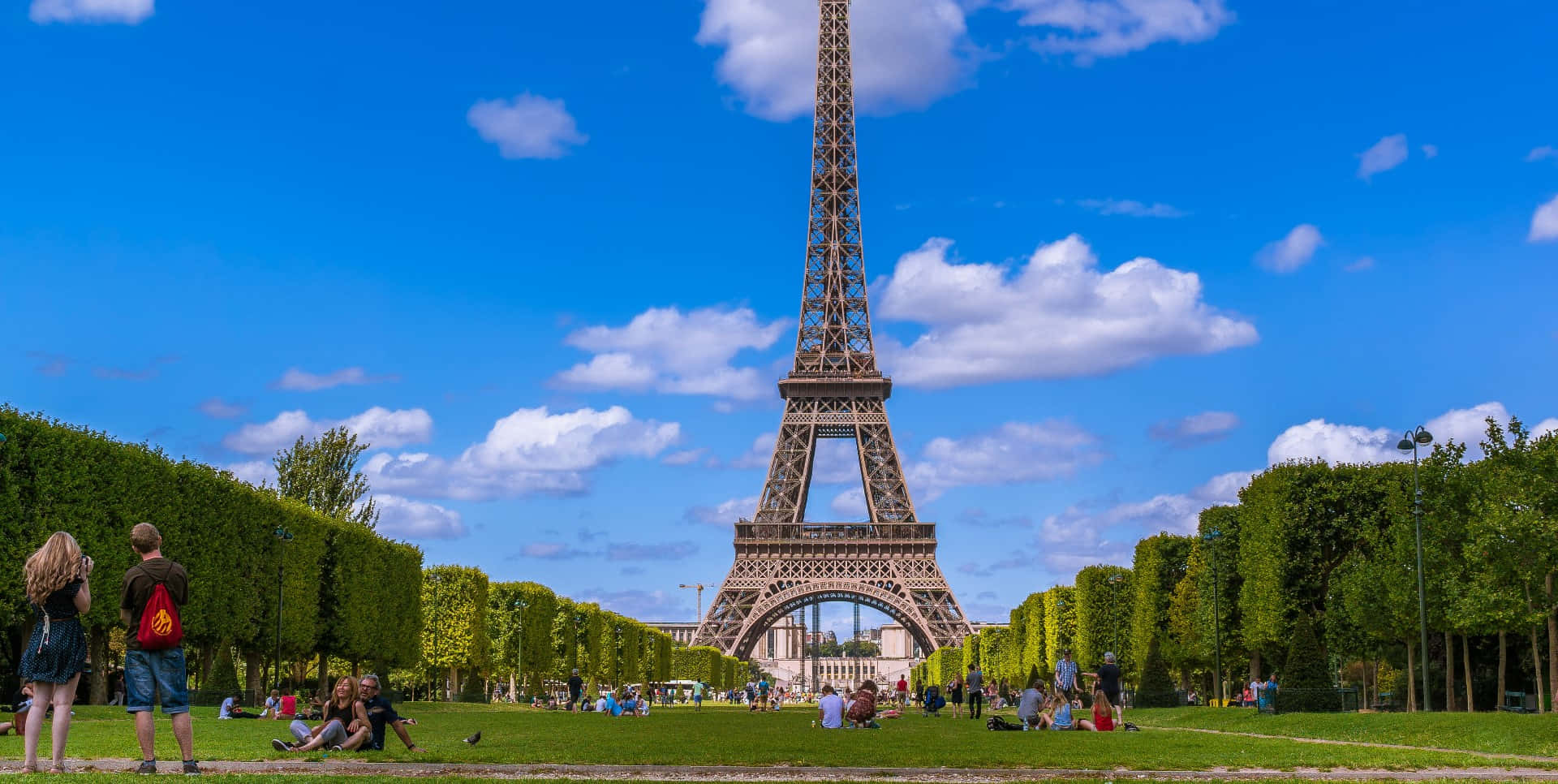 Paris In Autumn: The Beauty And Warmth Of The City Of Love! Background