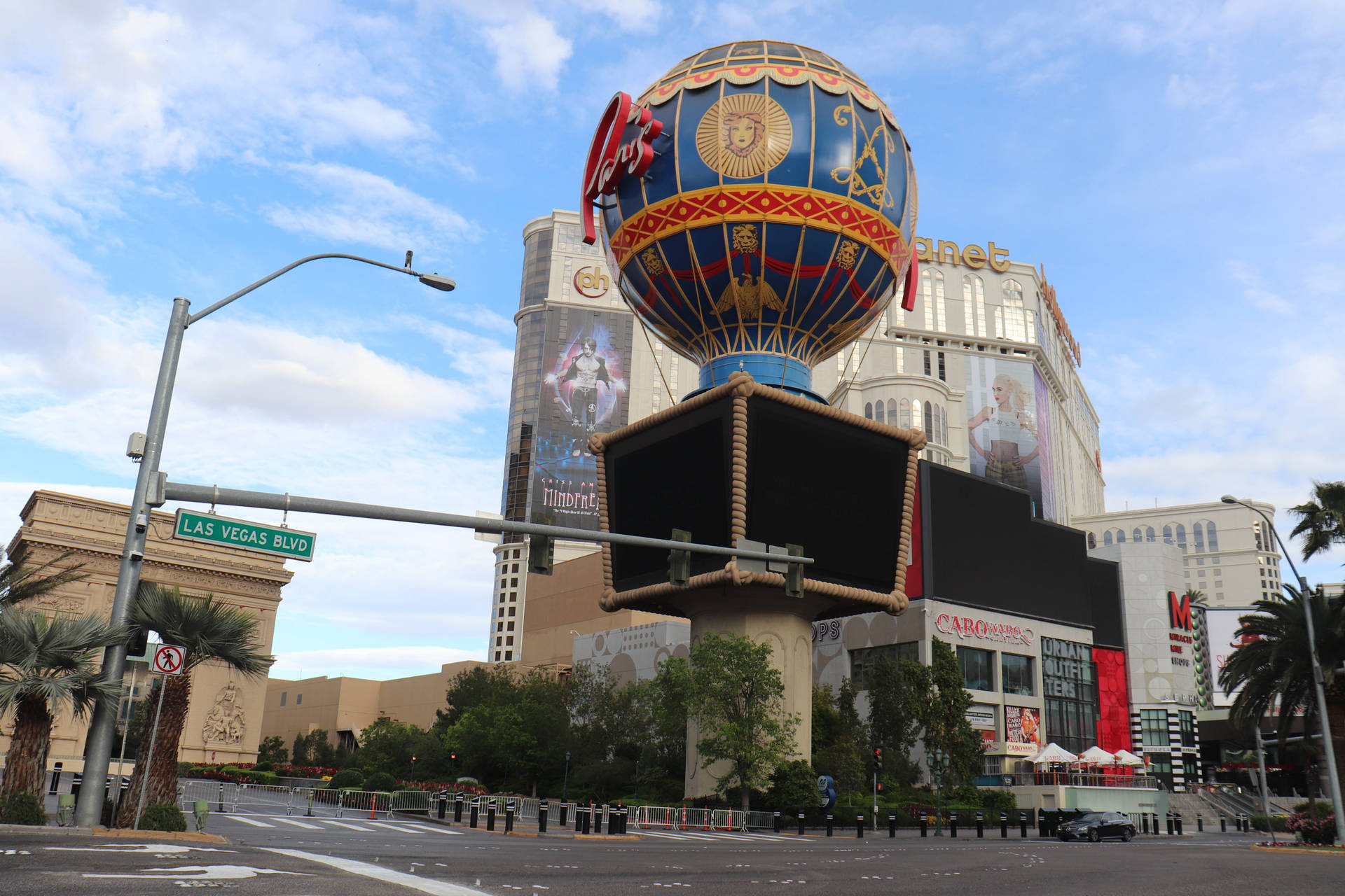 Paris Las Vegas Skyscraper Hot Air Balloon