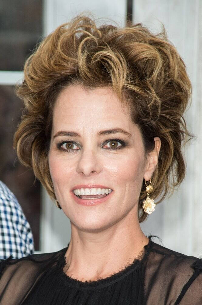 Parker Posey Short Wavy Cut