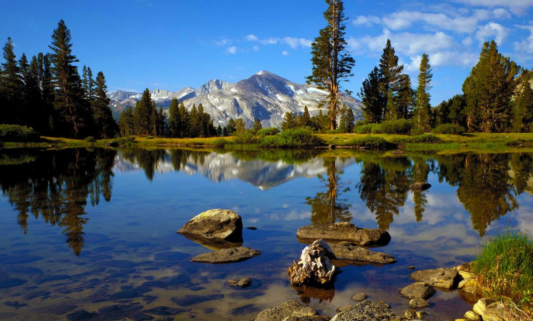 Passing By A Beautiful Mountain Lake Scenery Background