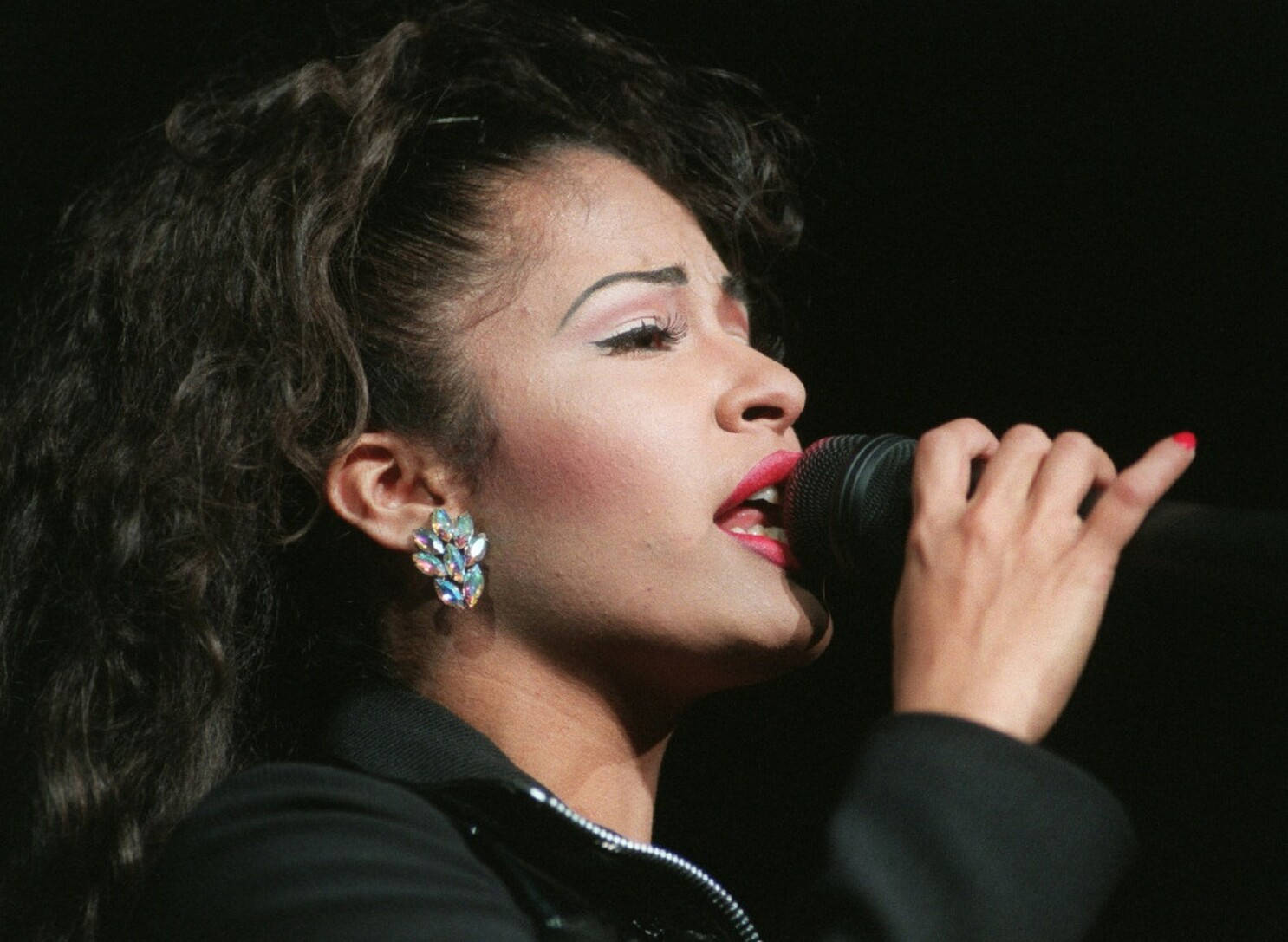 Passionate Musician Selena Quintanilla Background
