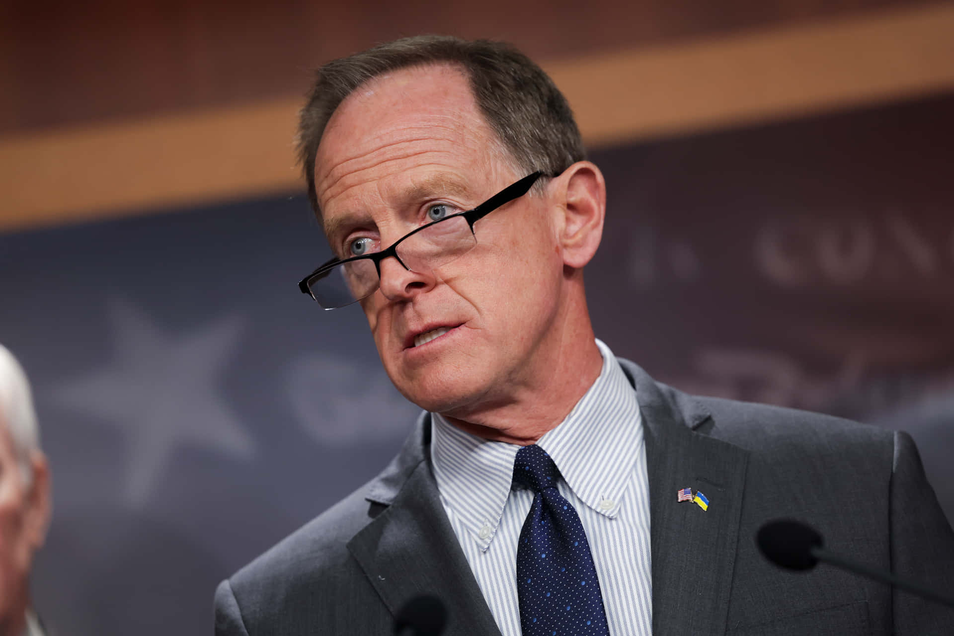 Pat Toomey Talking With Audience Background