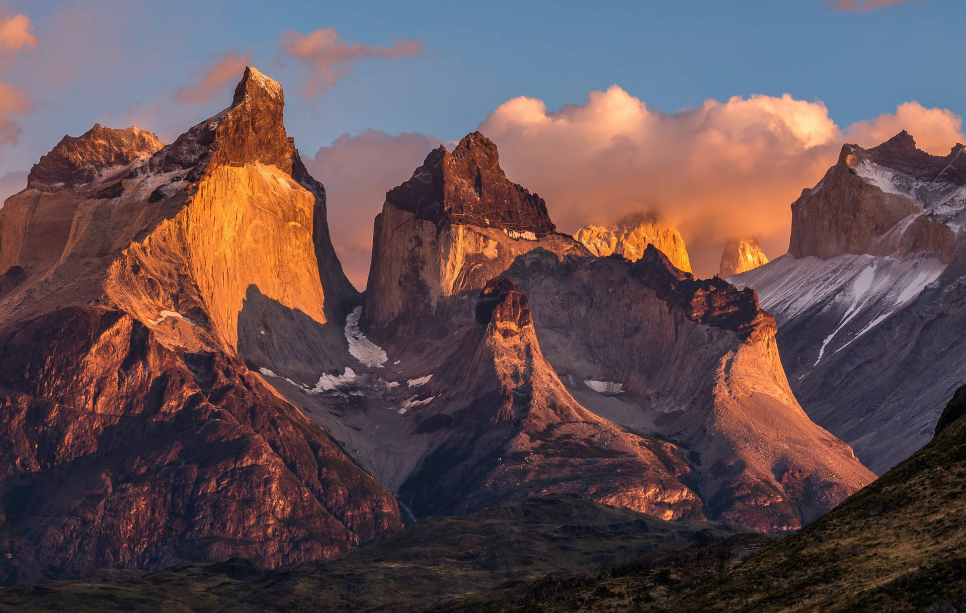 Patagonia Intricate Slopes And Shapes Background