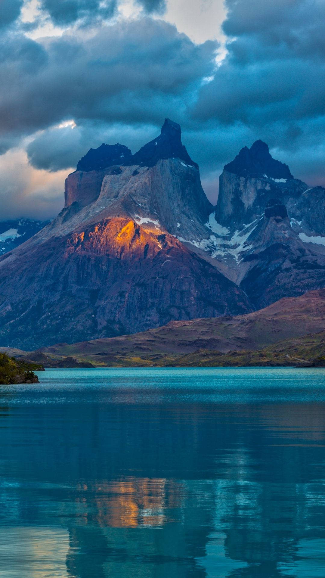 Patagonia Scenic Mountain View Background