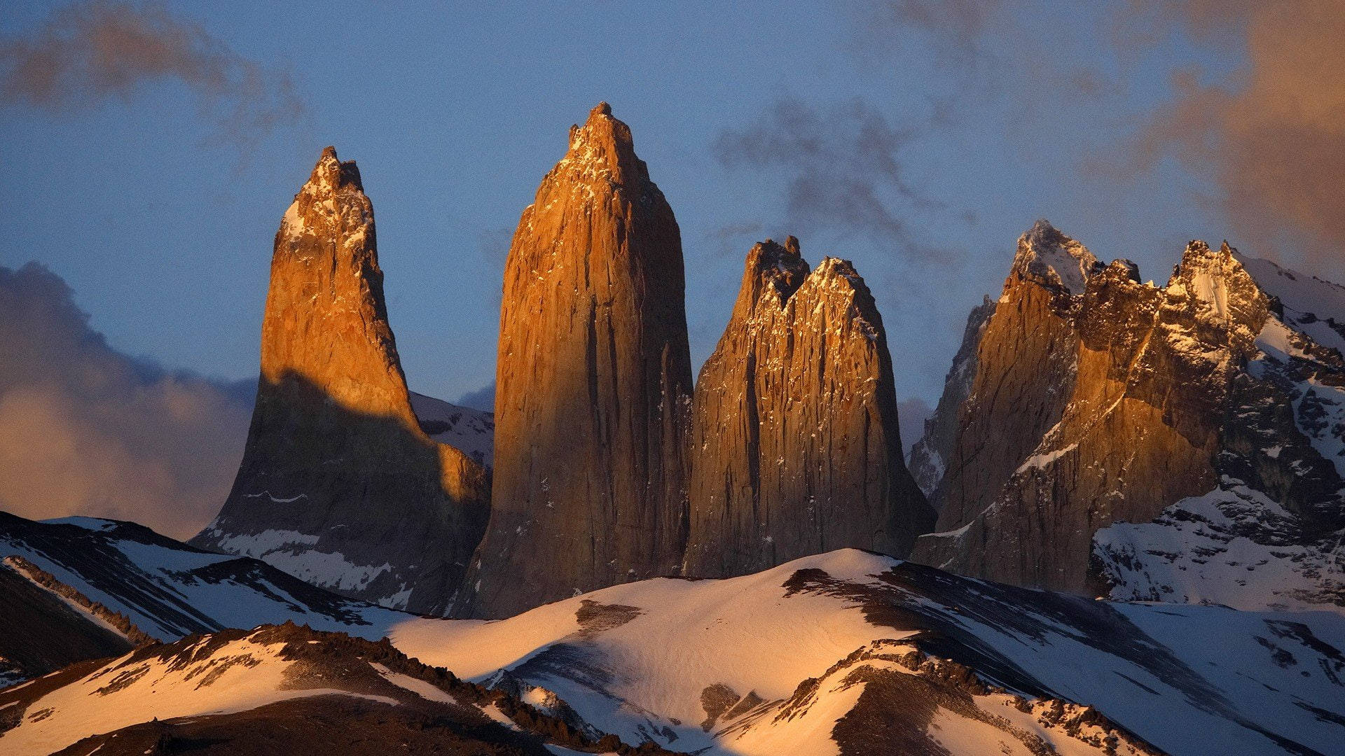 Patagonia Three Pointed Peaks Background