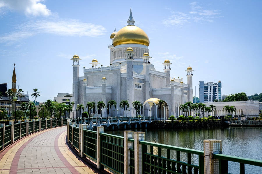 Pathway Leading To Brunei Mosque Background