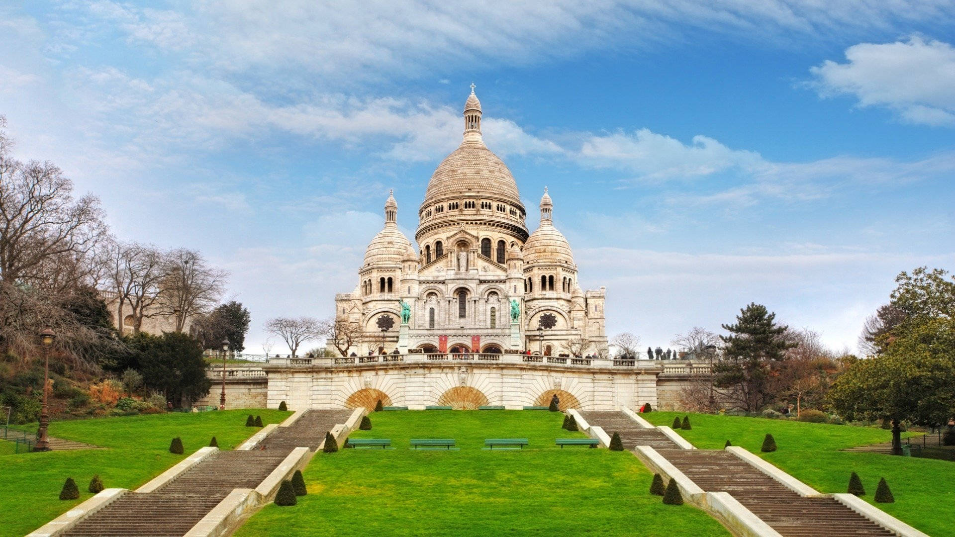 Pathway To Sacre Coeur Basilica Background