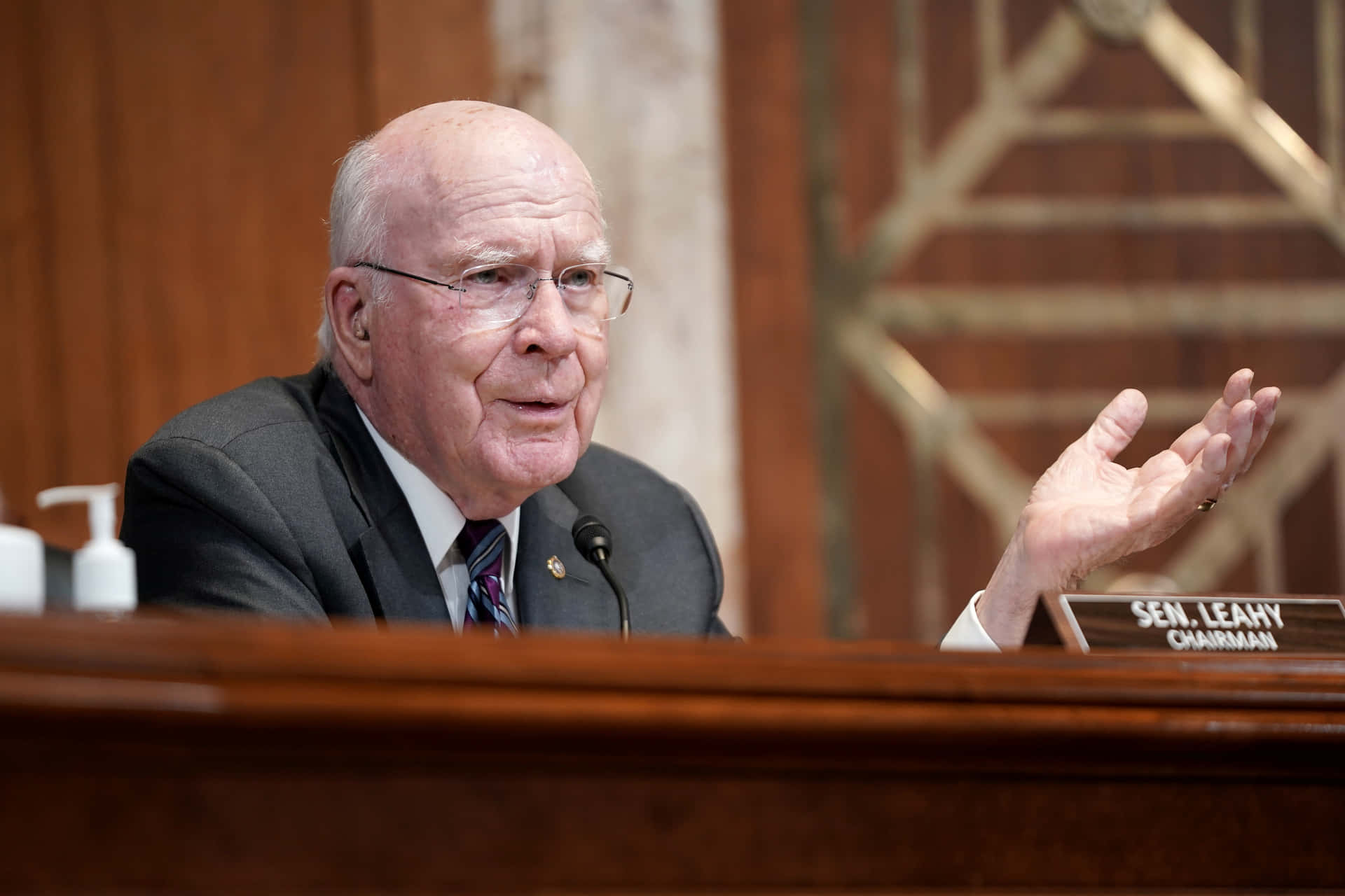 Patrick Leahy Addressing The Senate Background