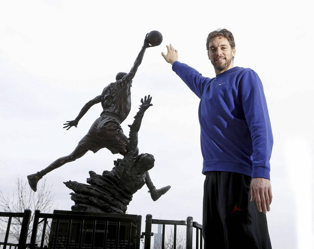Pau Gasol And Basketball Statue Background