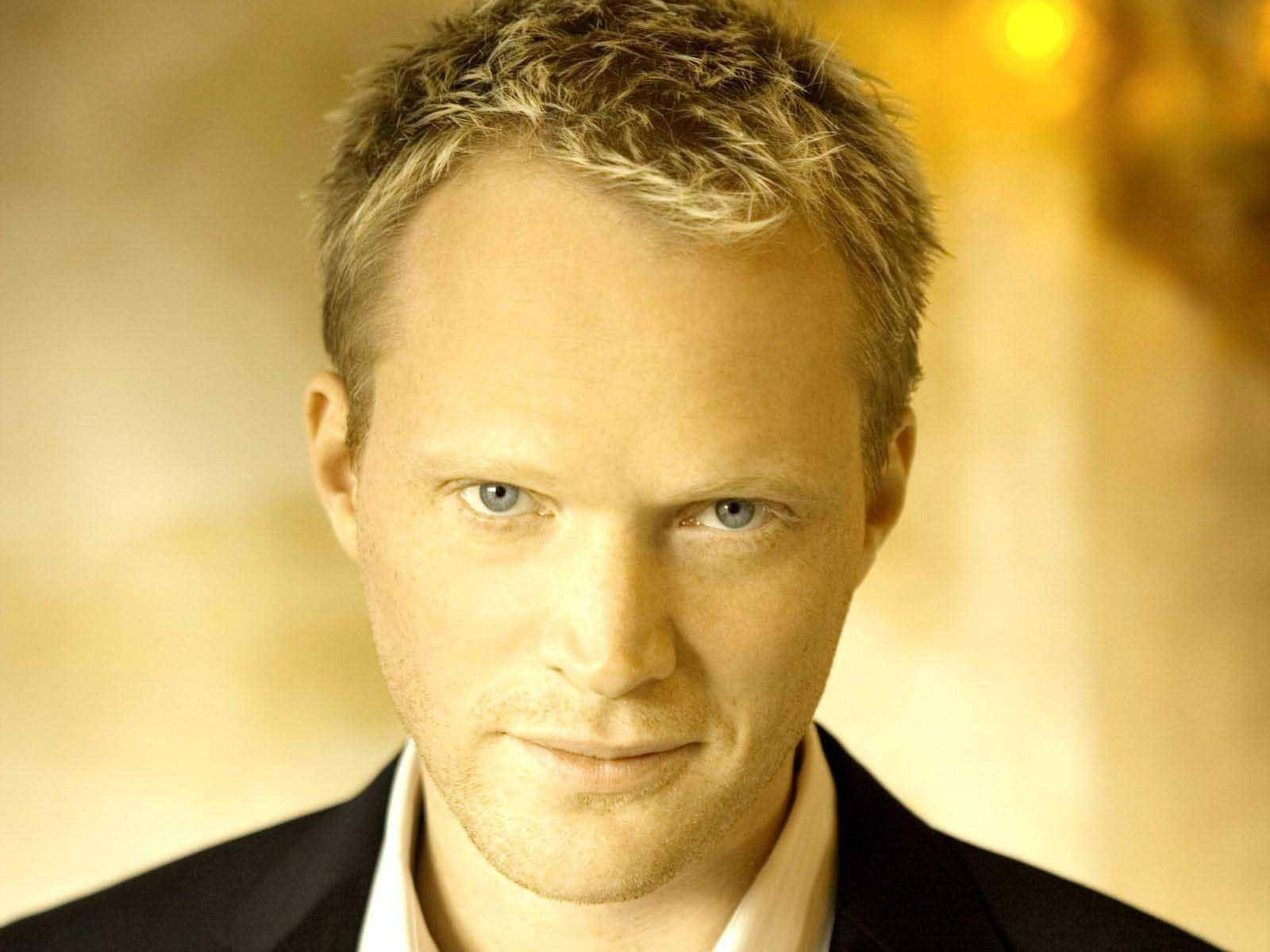 Paul Bettany Actor Retro Aesthetic Background