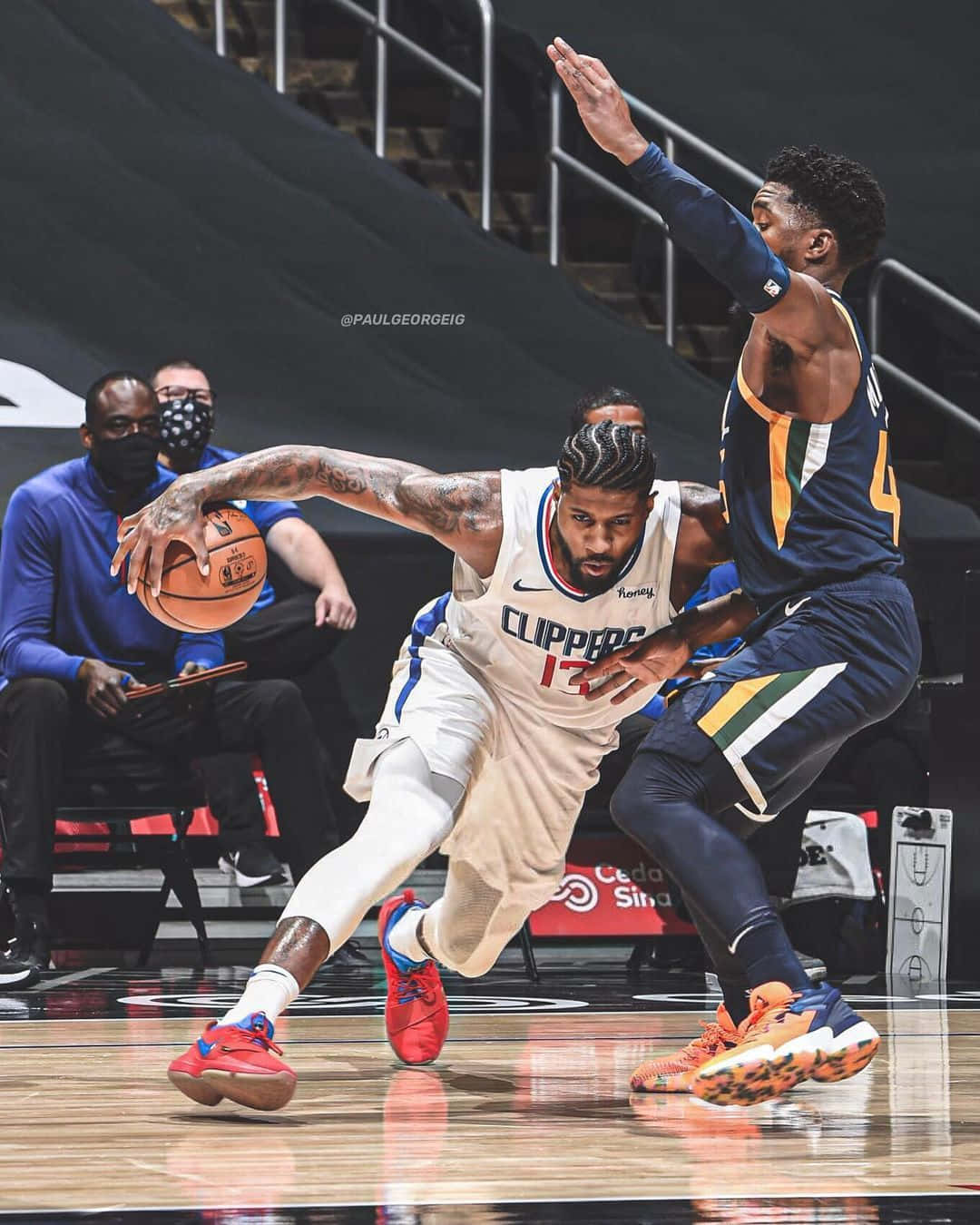 Paul George Clippers In Action Background