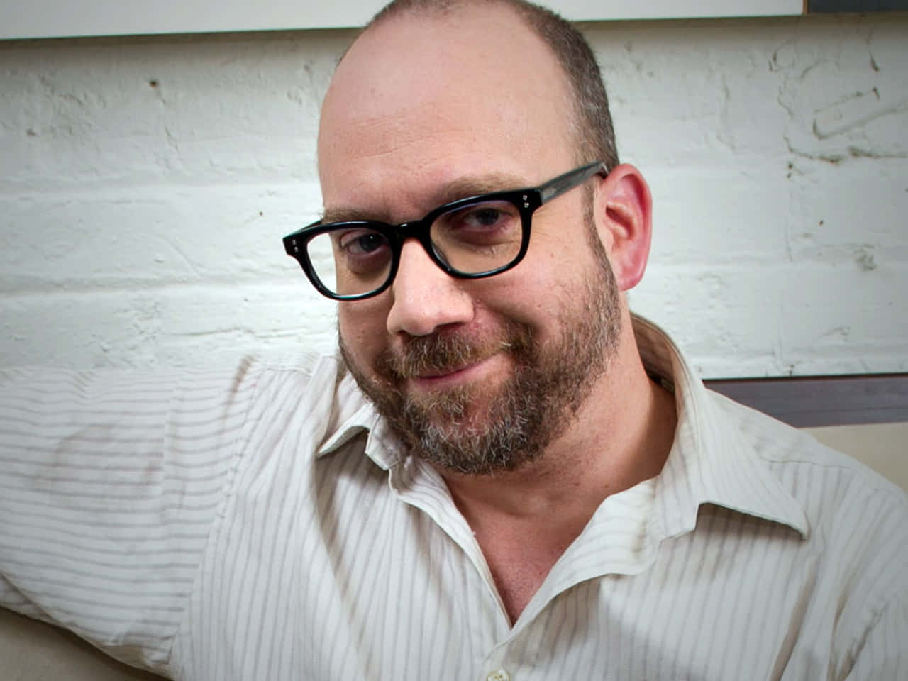 Paul Giamatti At A Premiere Background