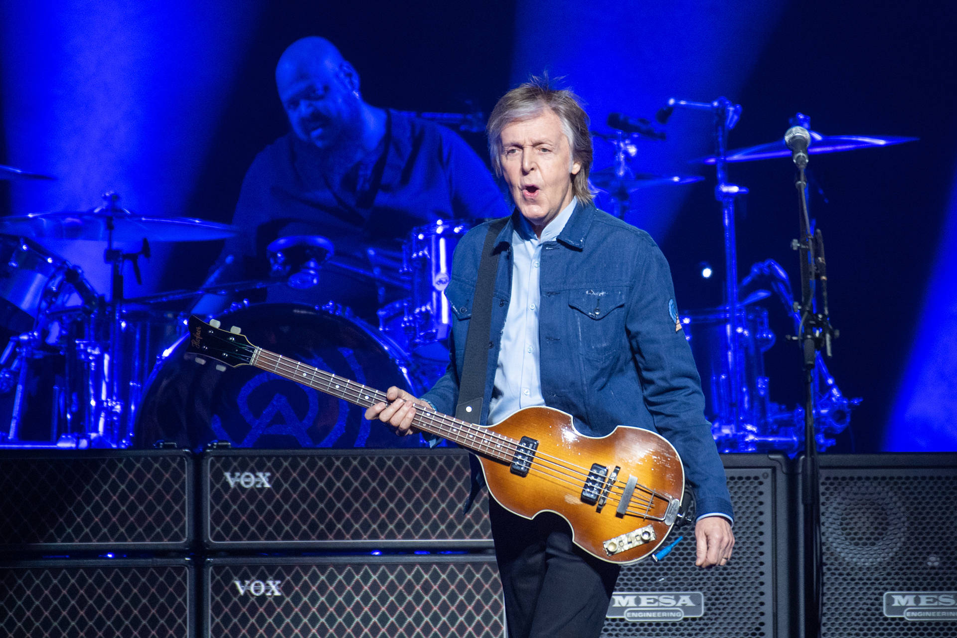 Paul Mccartney Mouthing Concert Background