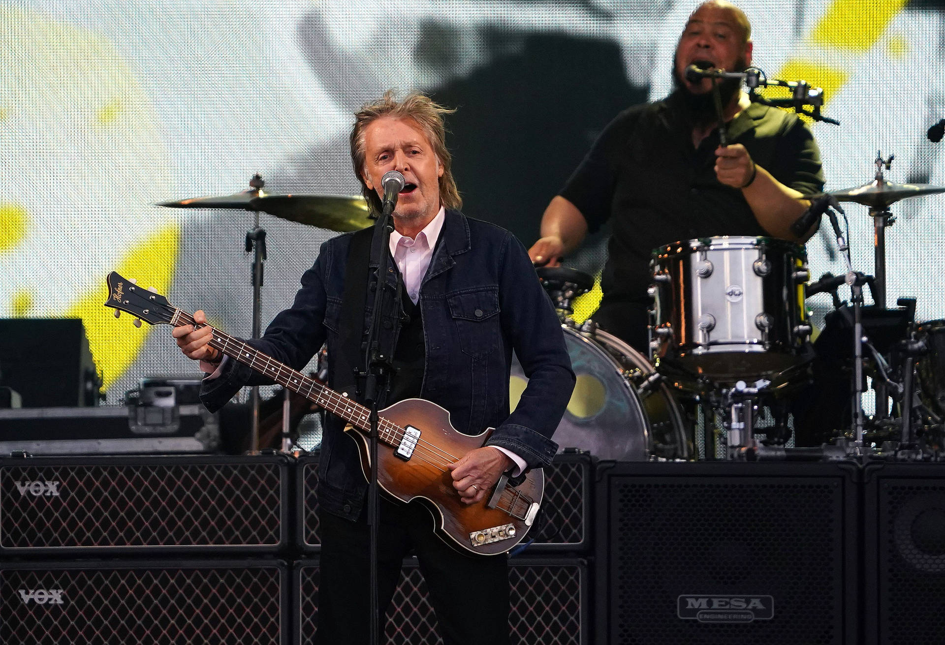 Paul Mccartney Playing Left Handed Background