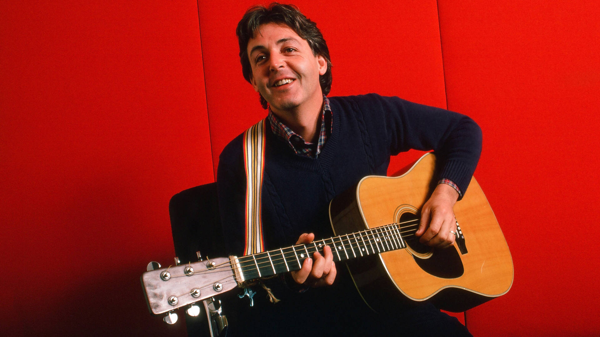 Paul Mccartney Young Red Background Background