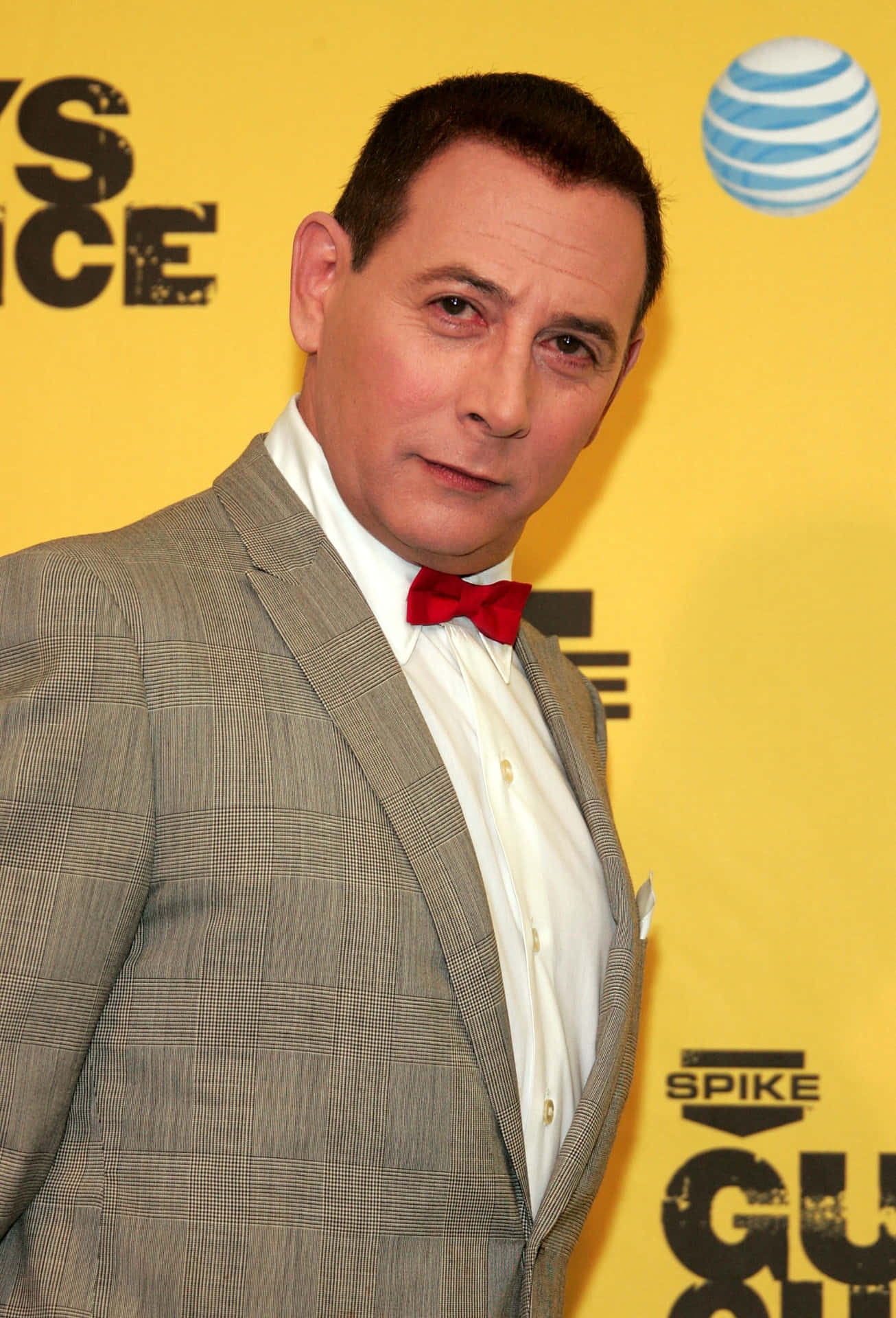 Paul Reubens Gracing Spectators With His Iconic Smile Background