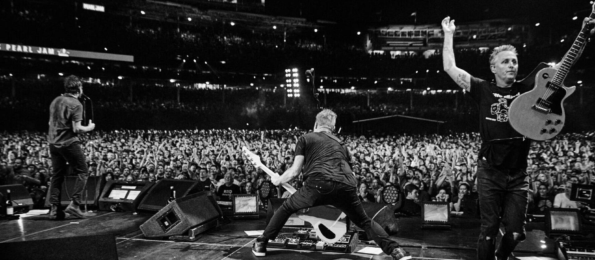 Pearl Jam Rock Band Live Concert Background