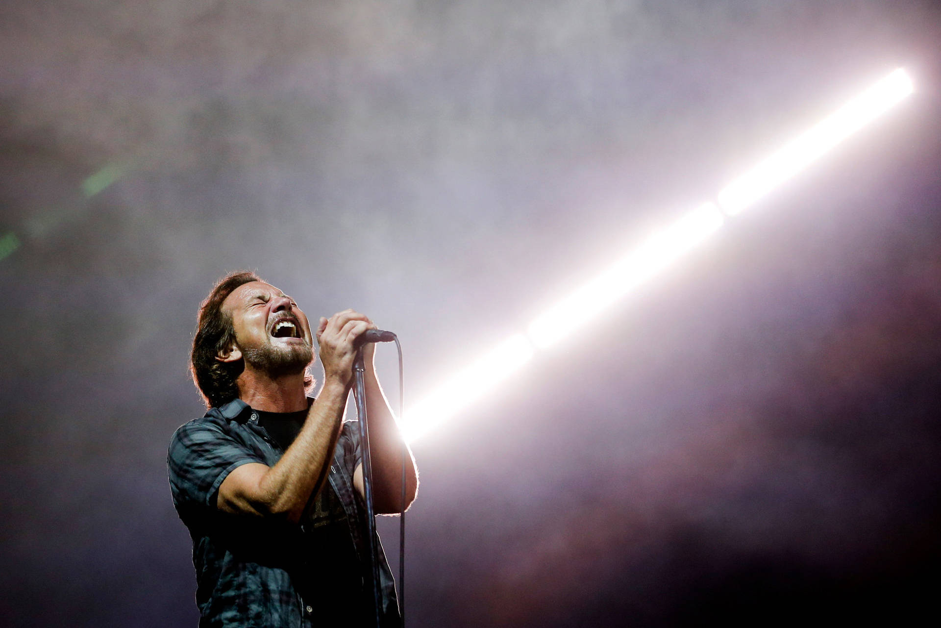 Pearl Jam Rock Band Singer Eddie Vedder Background