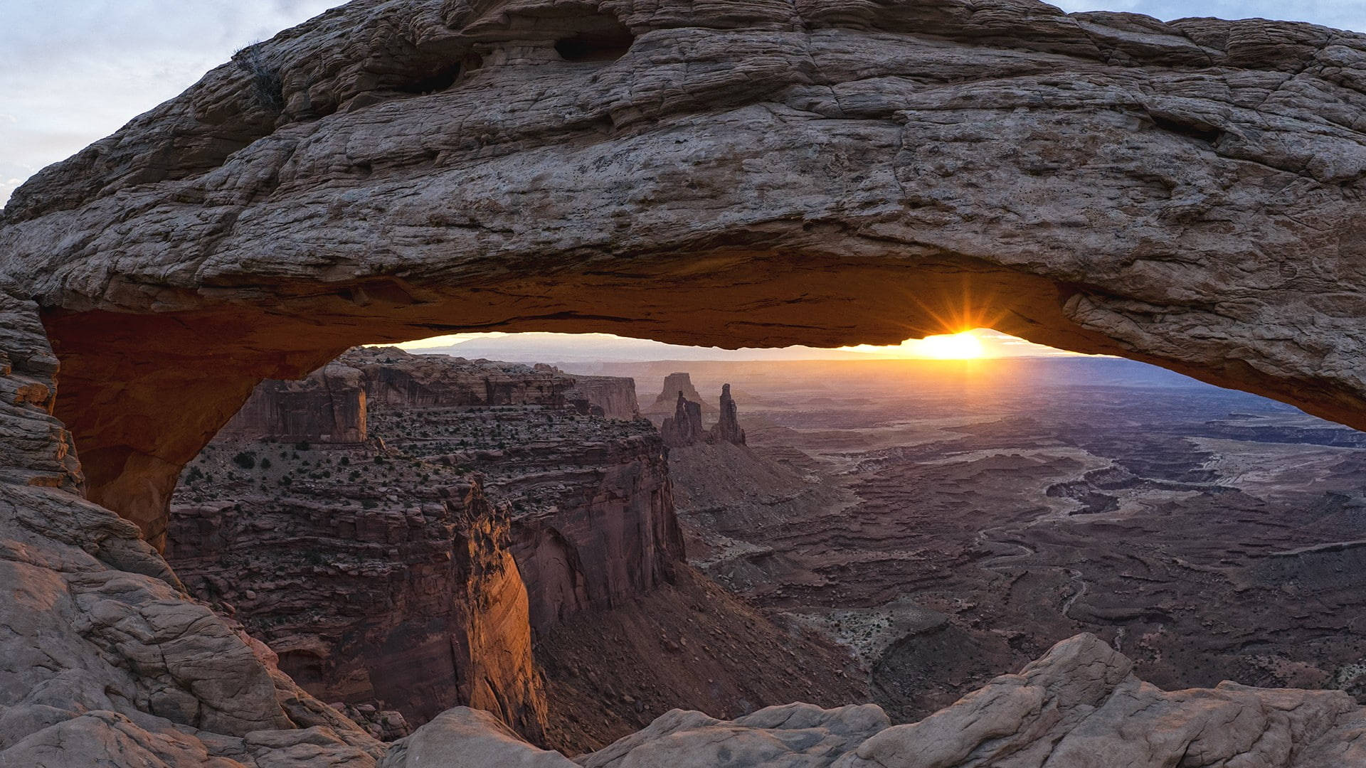 Peeking Sun In Canyonlands National Park Background