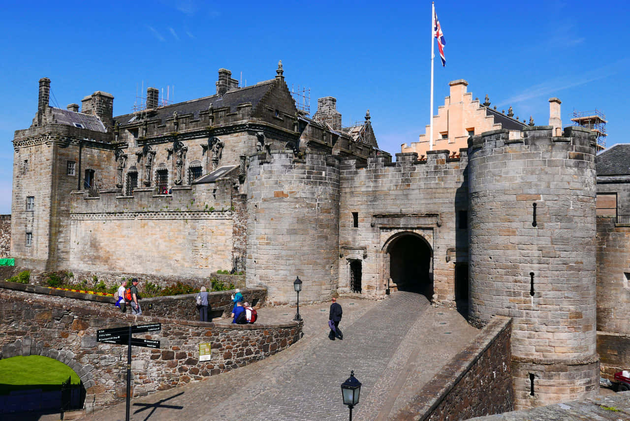 People At Sterling Castle Background