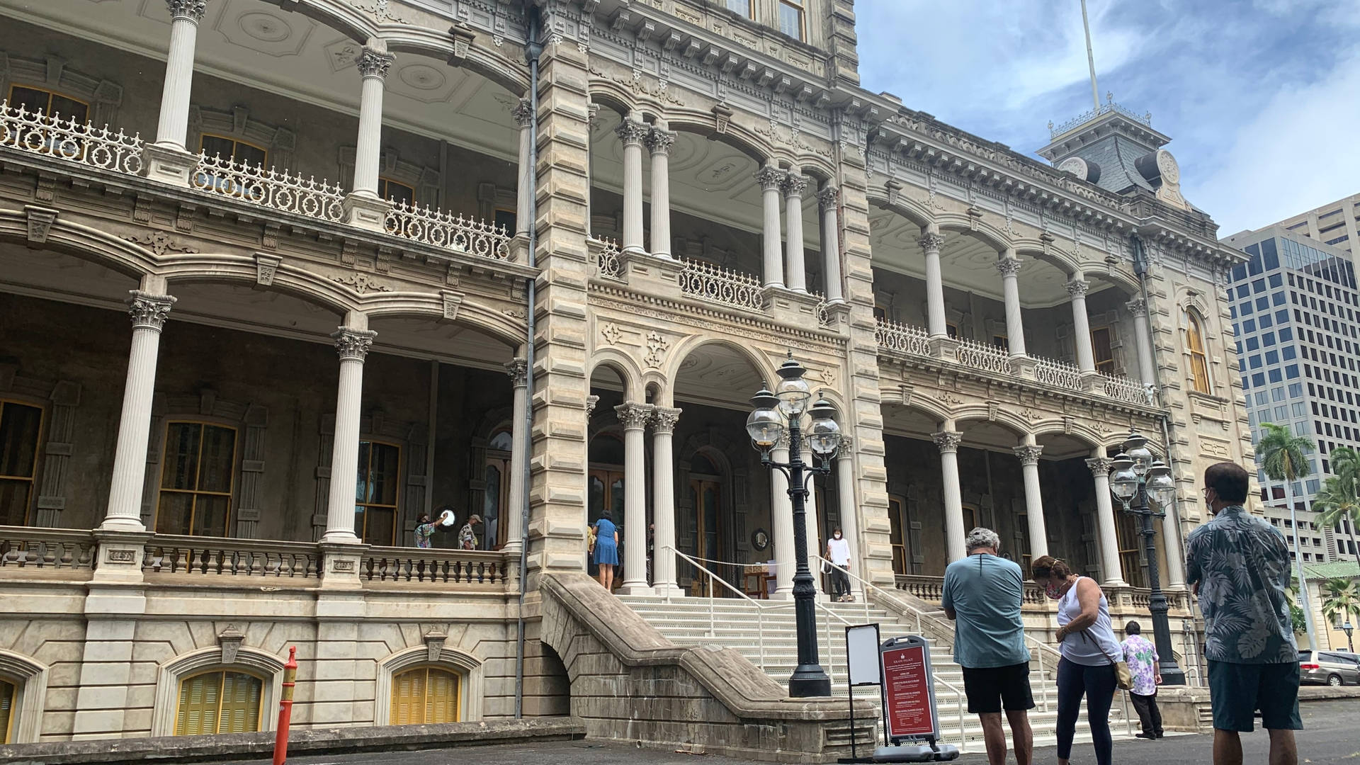 People Entering Iolani Palace Background