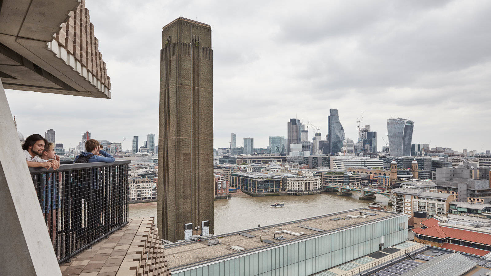 People In Tate Modern New Wing Background