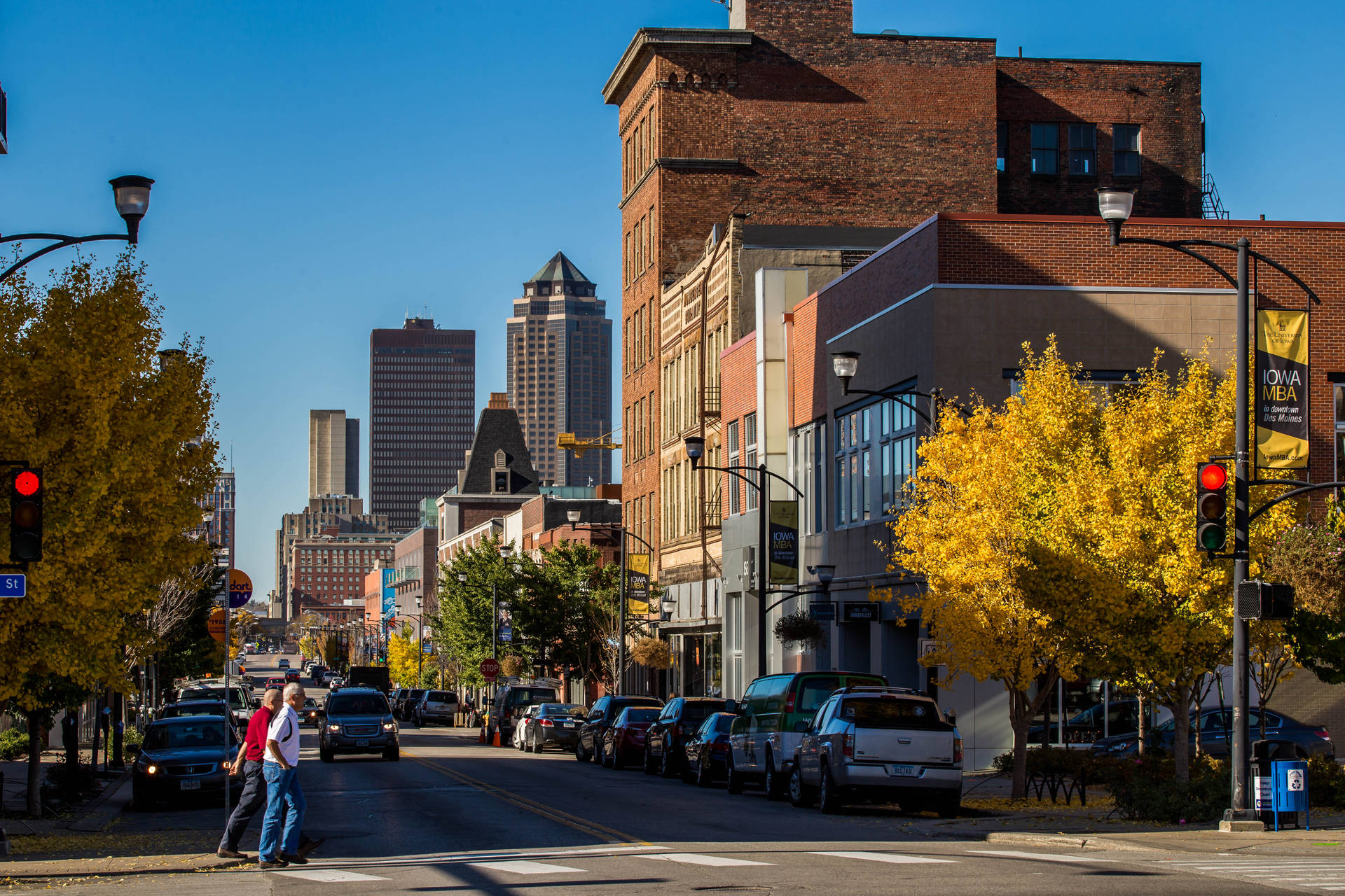 People Walking In Downtown Des Moines Iowa Background