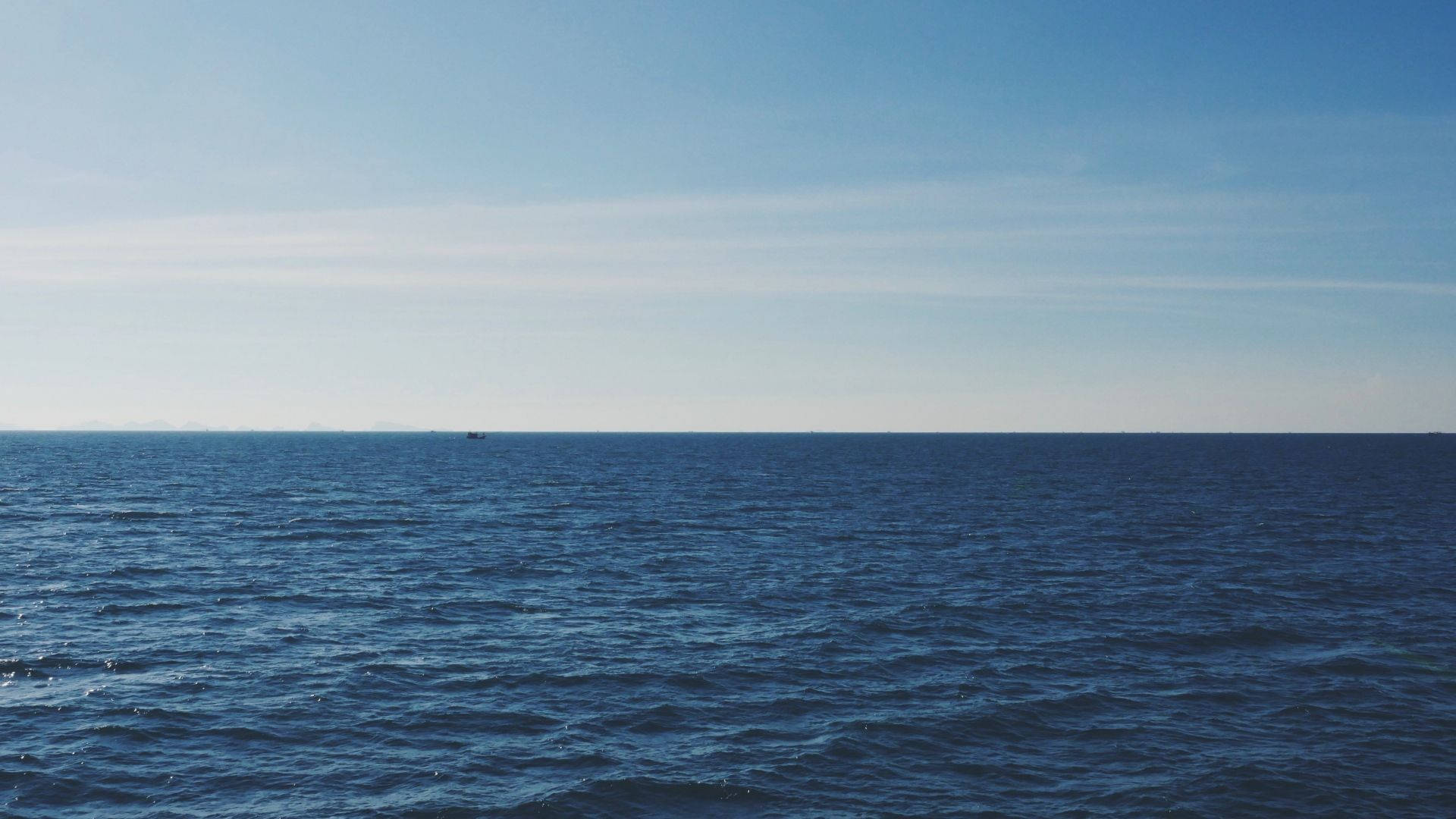 Perfect Parallel Horizon Of Ocean And Sky