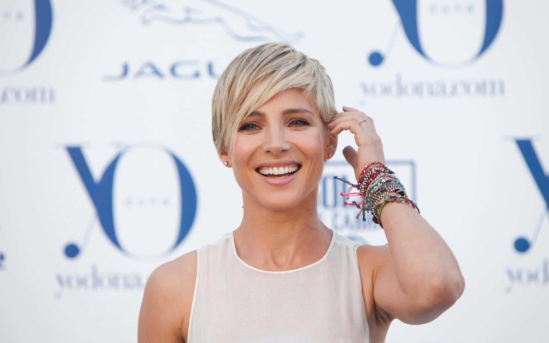 Perfect Smile And Nice Cutting Of Hair Of The Lady Background