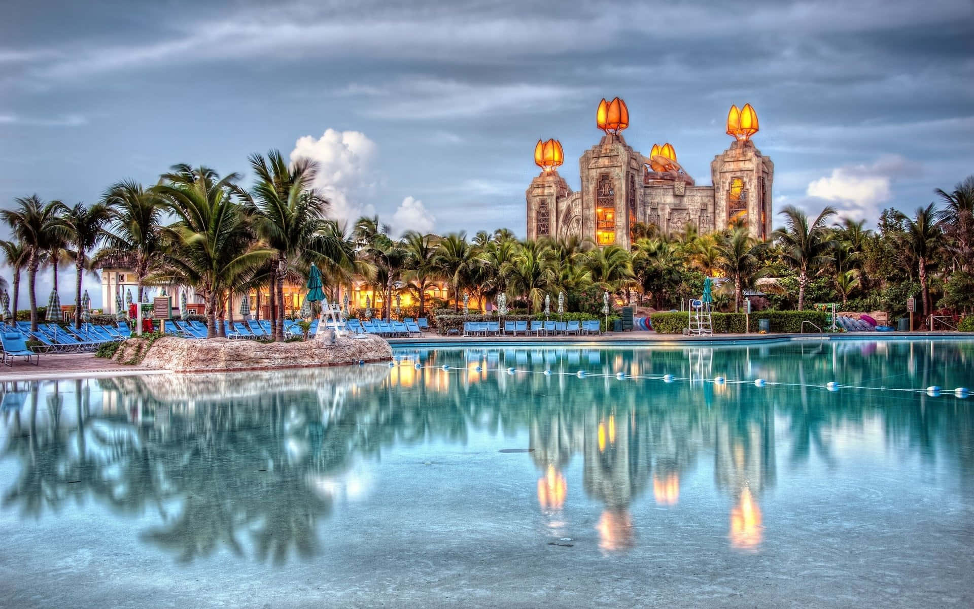 Perfect View Of The Beach In Atlantis Resort Background