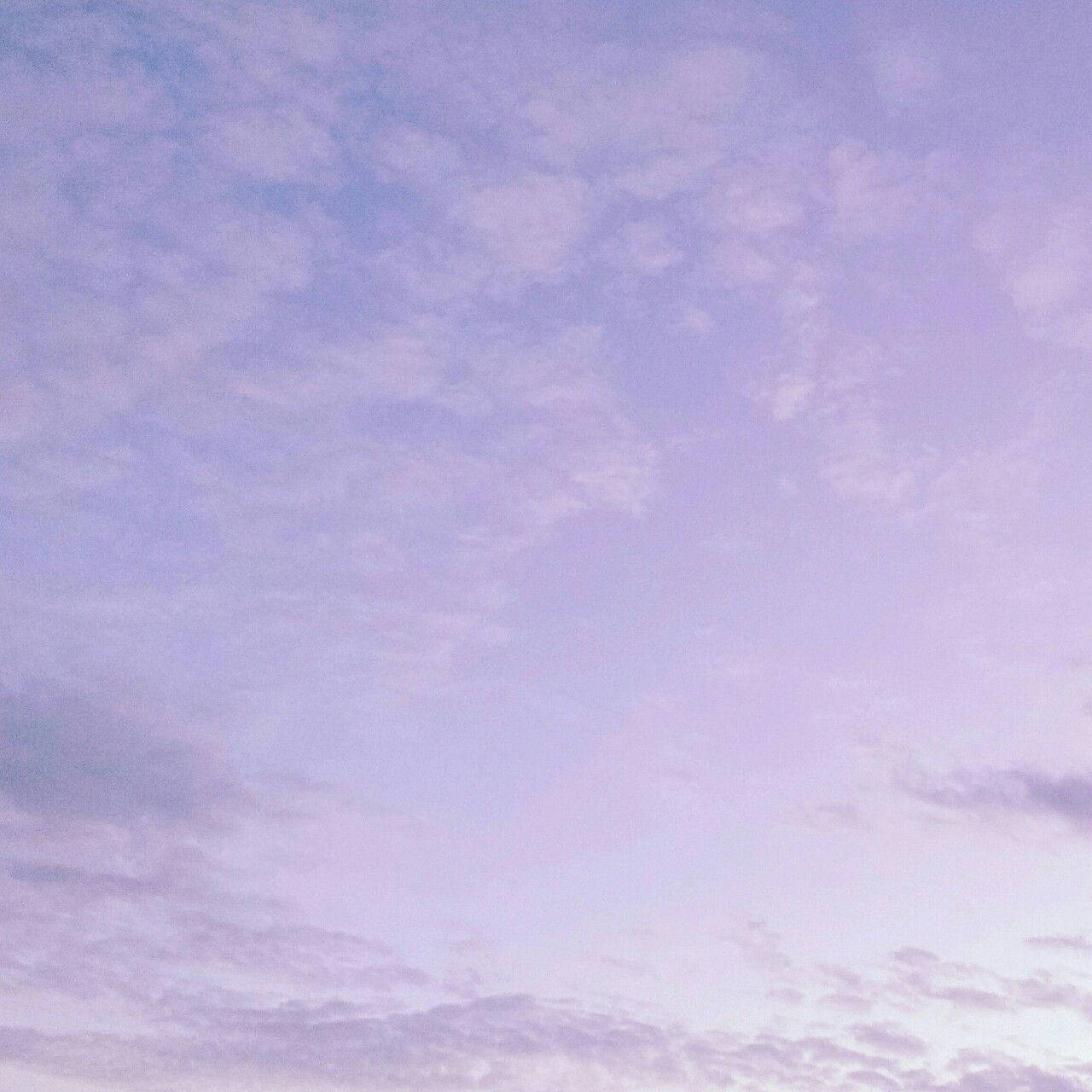 Periwinkle Aesthetic Cirrus Clouds Background
