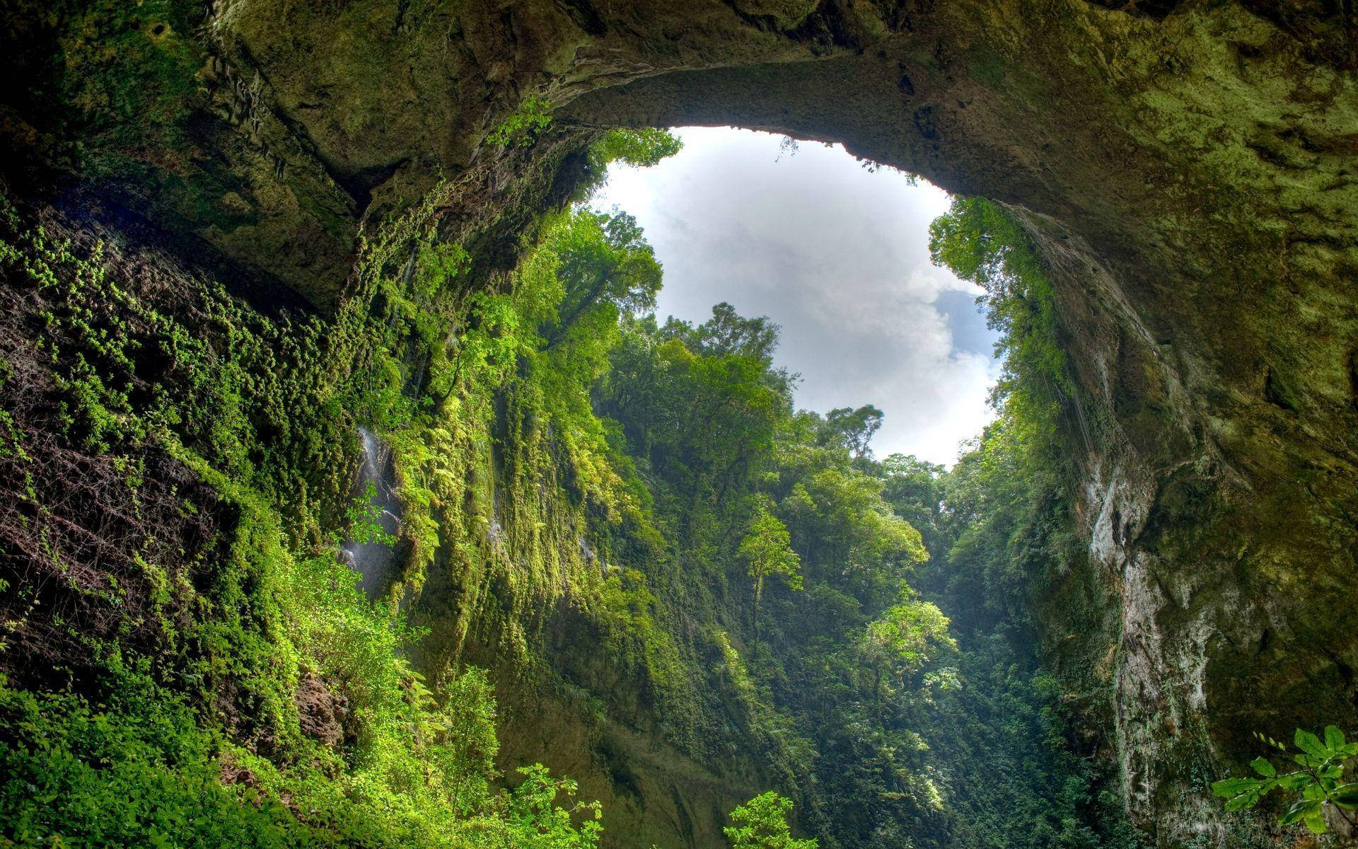 Peru Green Cave Background