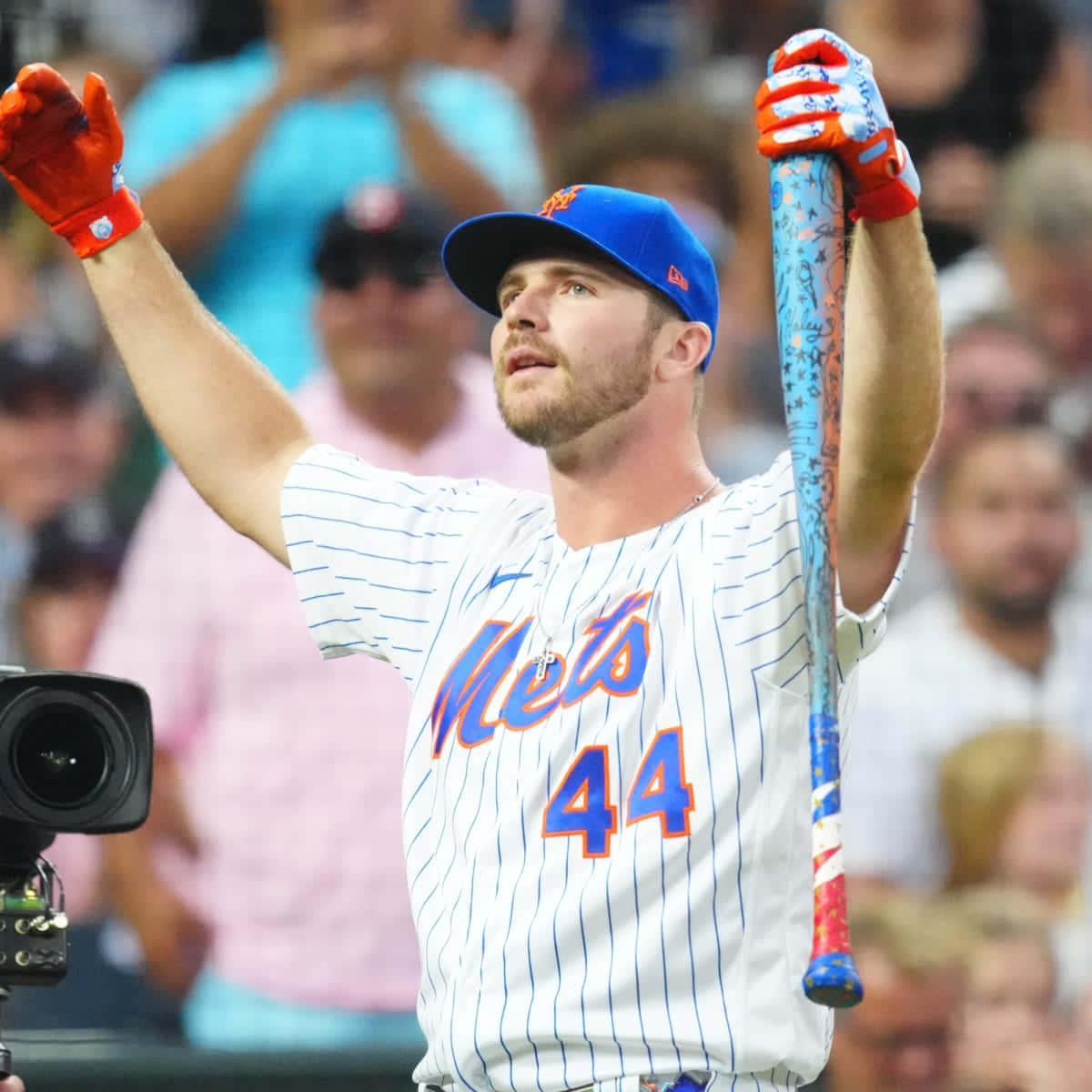 Pete Alonso Smacks A Double To Deliver The Win. Background