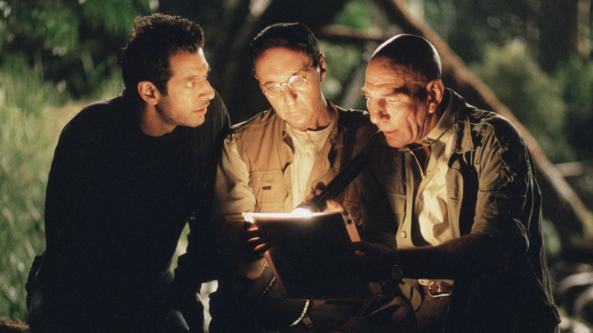 Pete Postlethwaite, Jeff Goldblum, And Harvey Jason Background