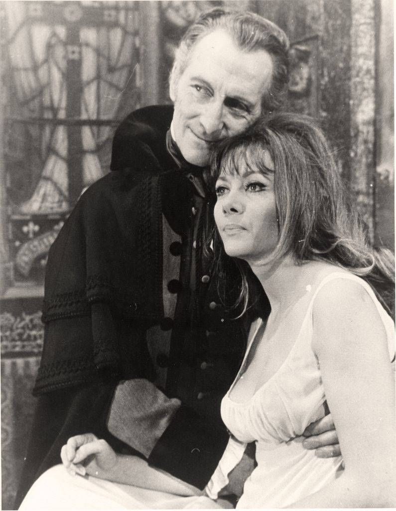 Peter Cushing Ingrid Pitt The Vampire Lovers Background