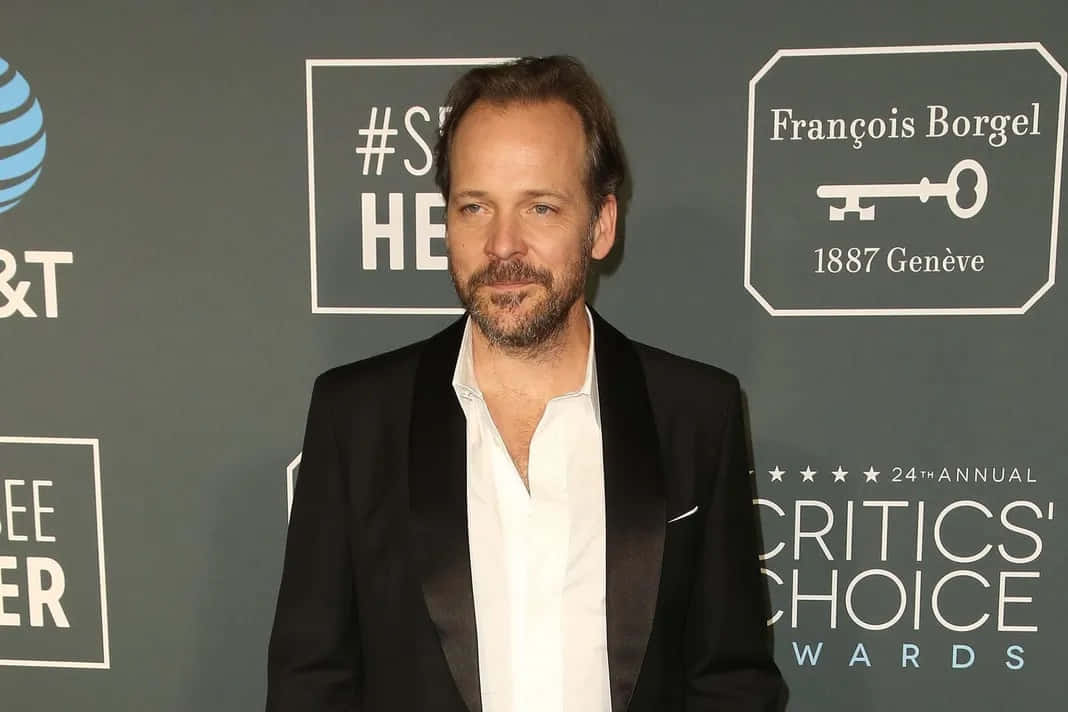 Peter Sarsgaard Looks Suave In This Formal Outfit Background