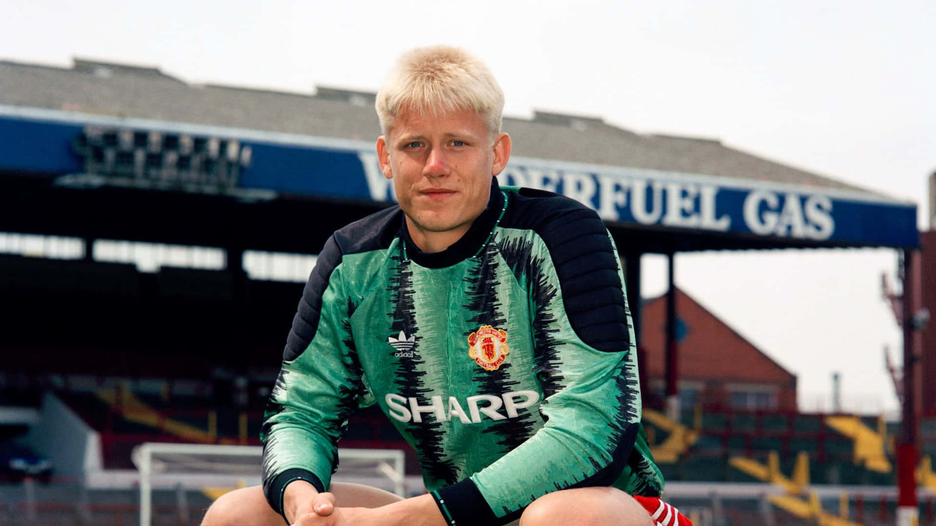 Peter Schmeichel Young Photo Background