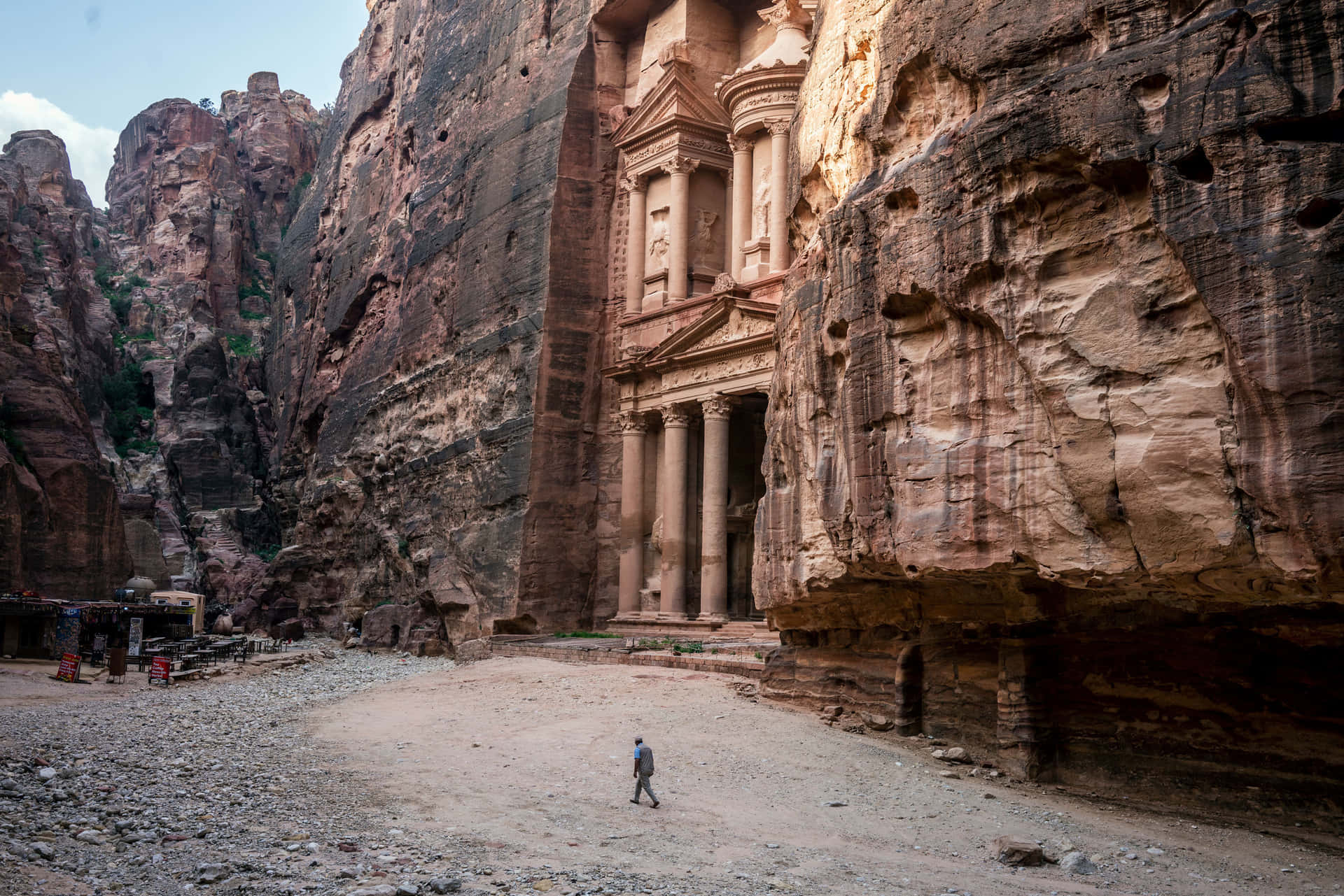 Petra Treasury By The Rocky Mountains Background