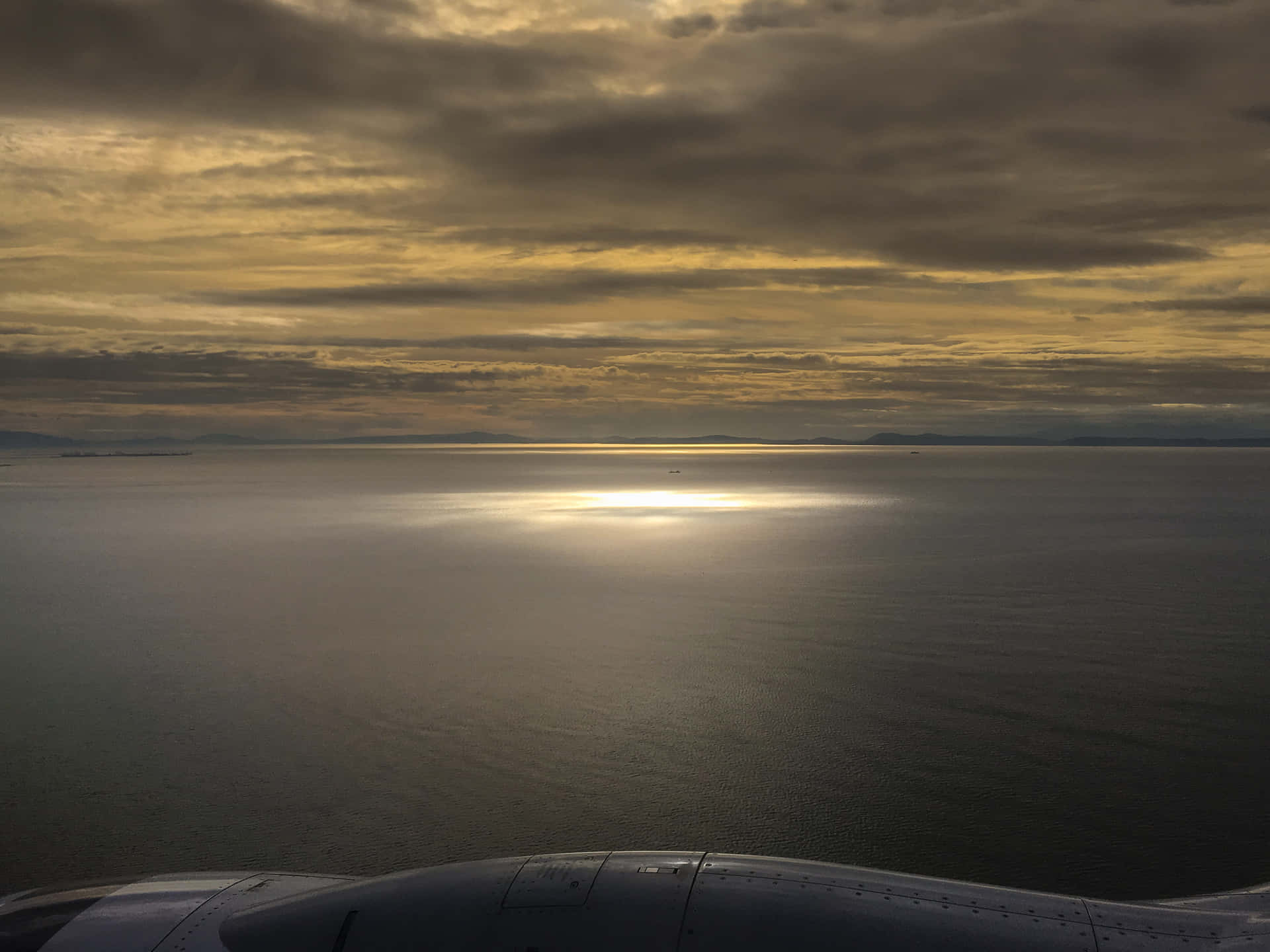 Phenomenal Ocean Sunlight Background