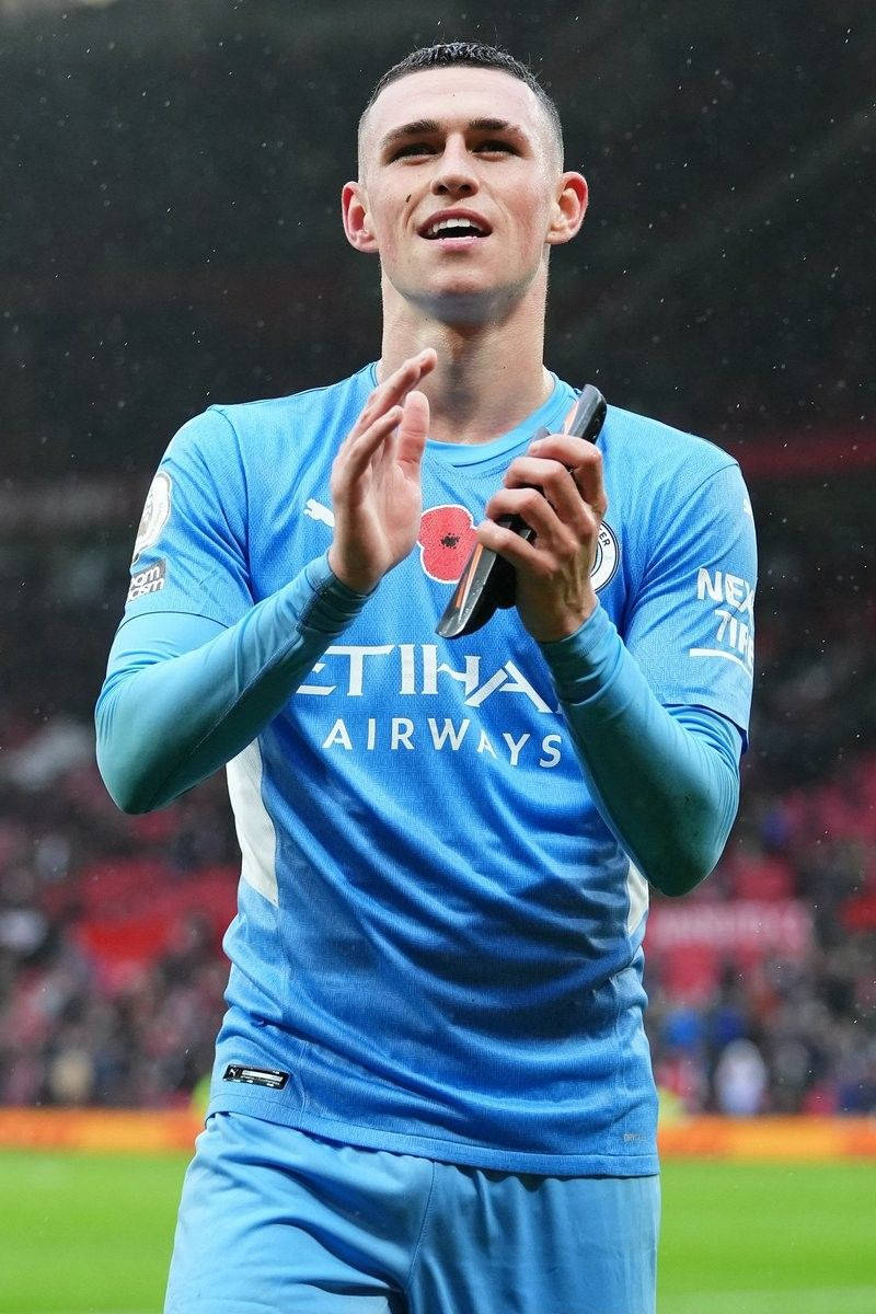 Phil Foden Clapping