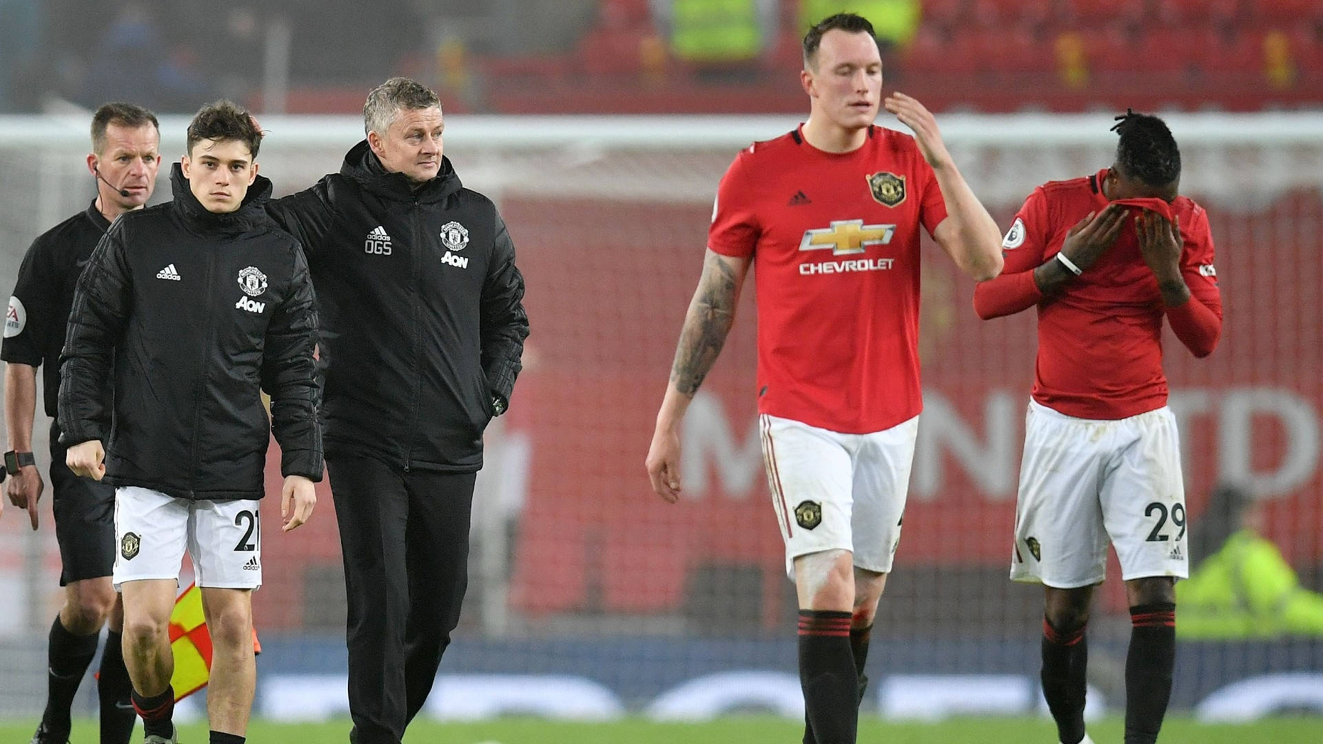 Phil Jones Walking With Team