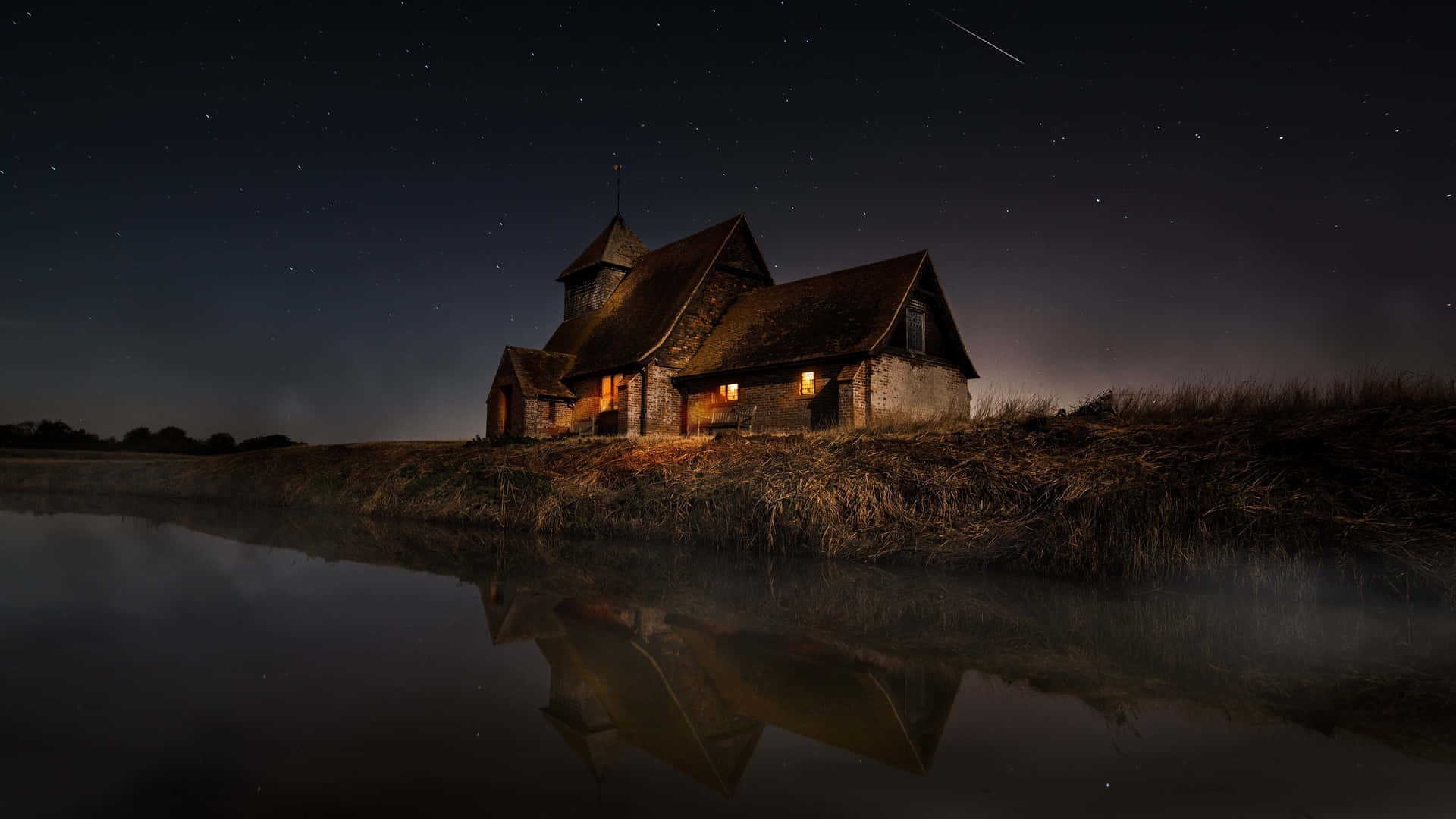 Photo Majestic Sunset Over Dark Nature