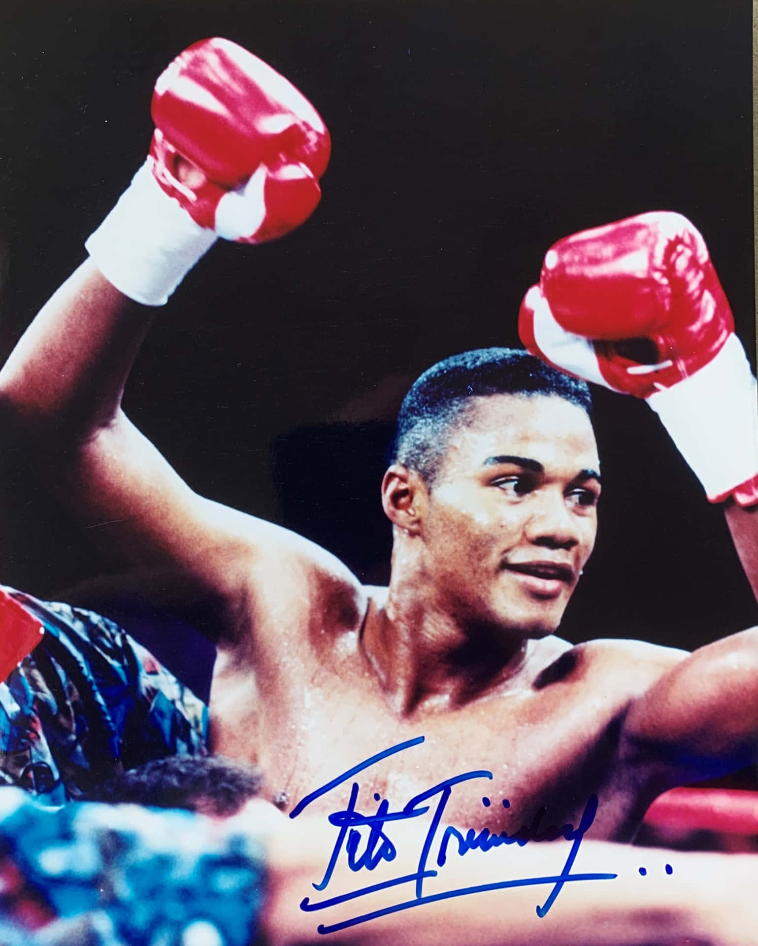 Photo Of Felix Trinidad With Autograph Background