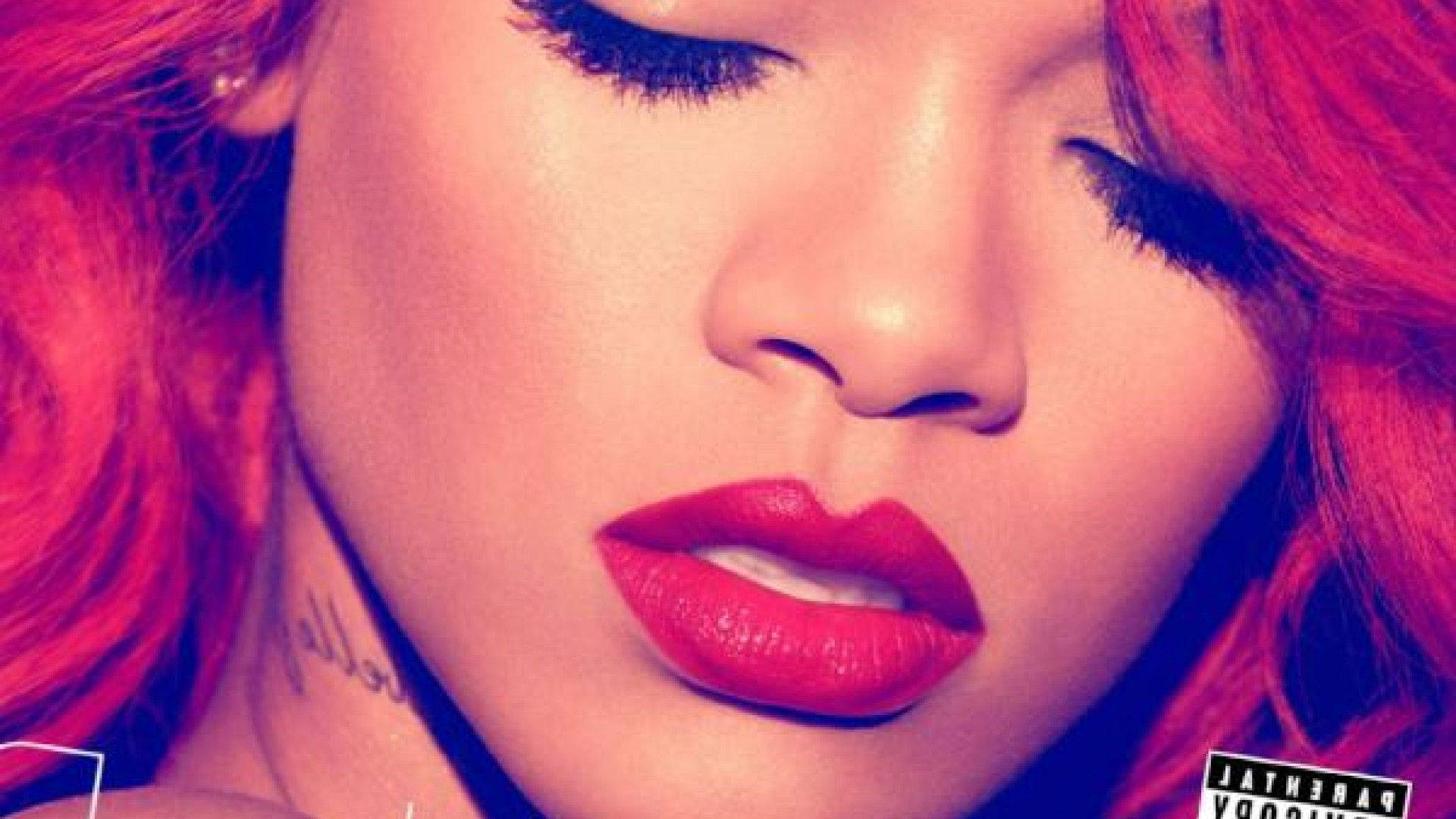 Photo Rihanna Strikes A Sultry Pose Background