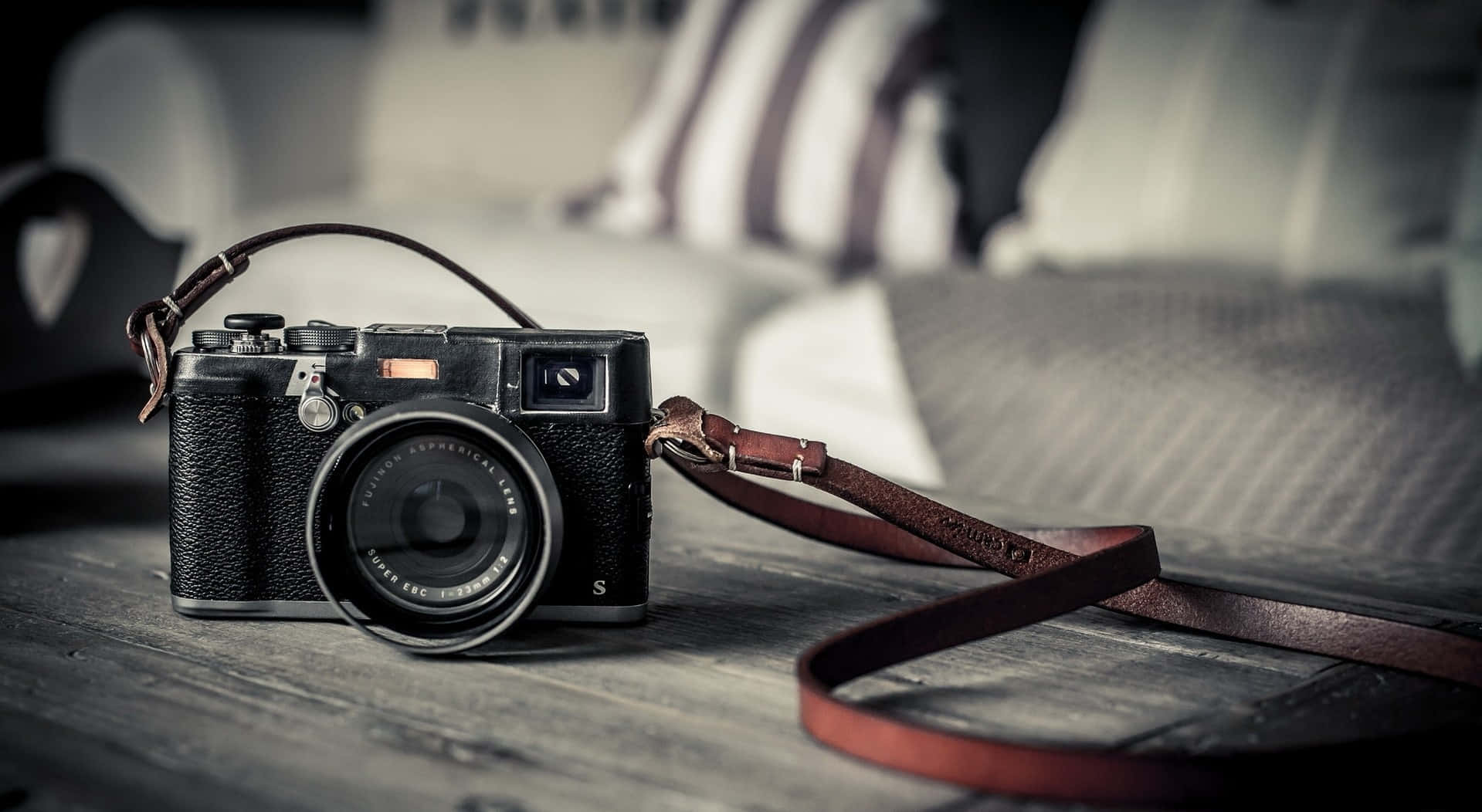 Photography Camera With Leatheer Strap