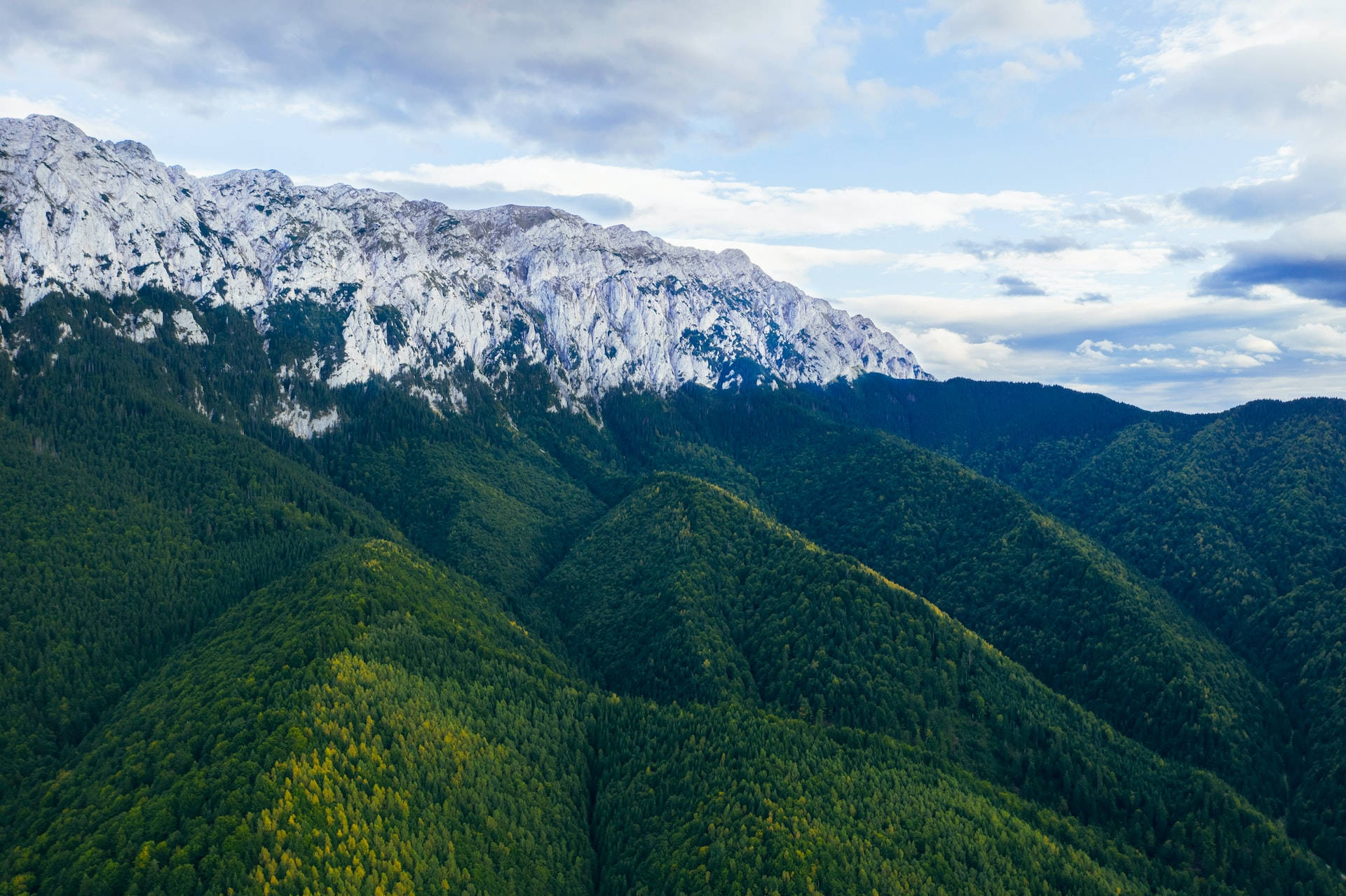 Piatra Craiului Mountain Macbook Background