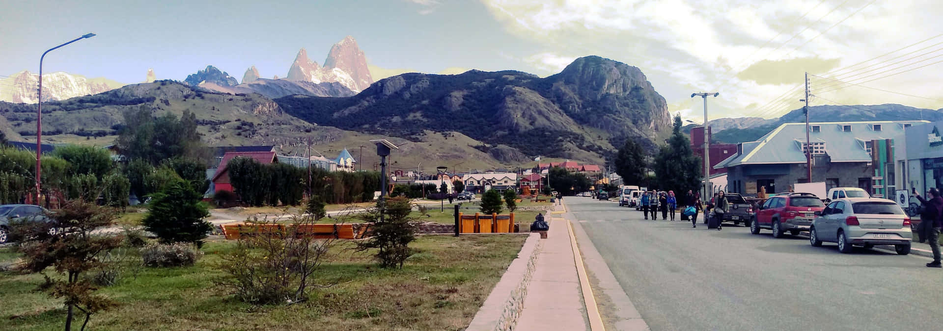 Picture Of The El Chalten Small Mountain Village Background