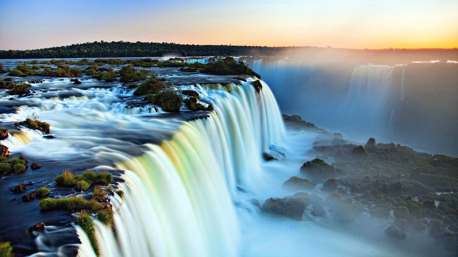 Picture-perfect Niagara Falls Background