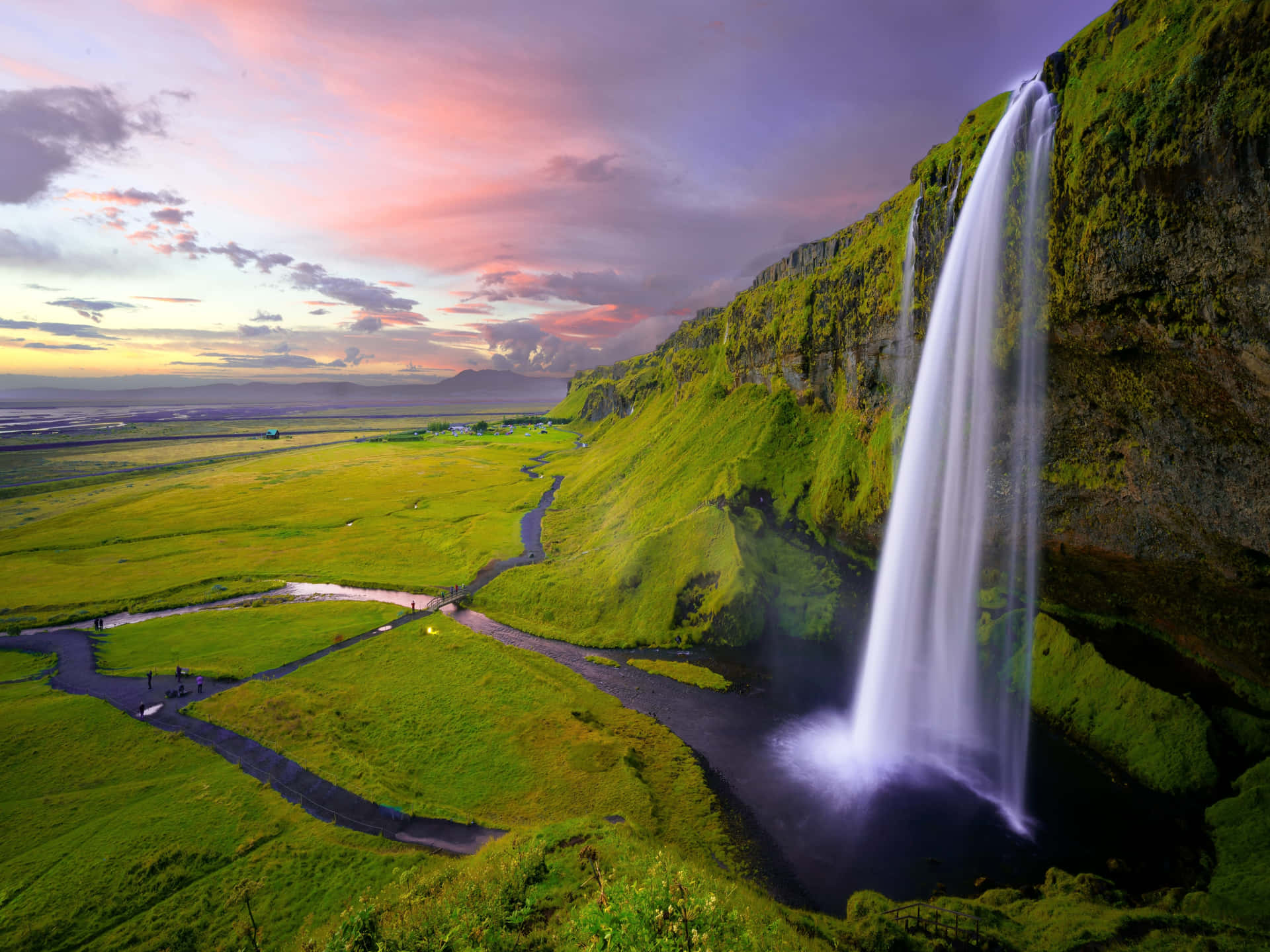 Picture Your Paradise At Iceland Desktop