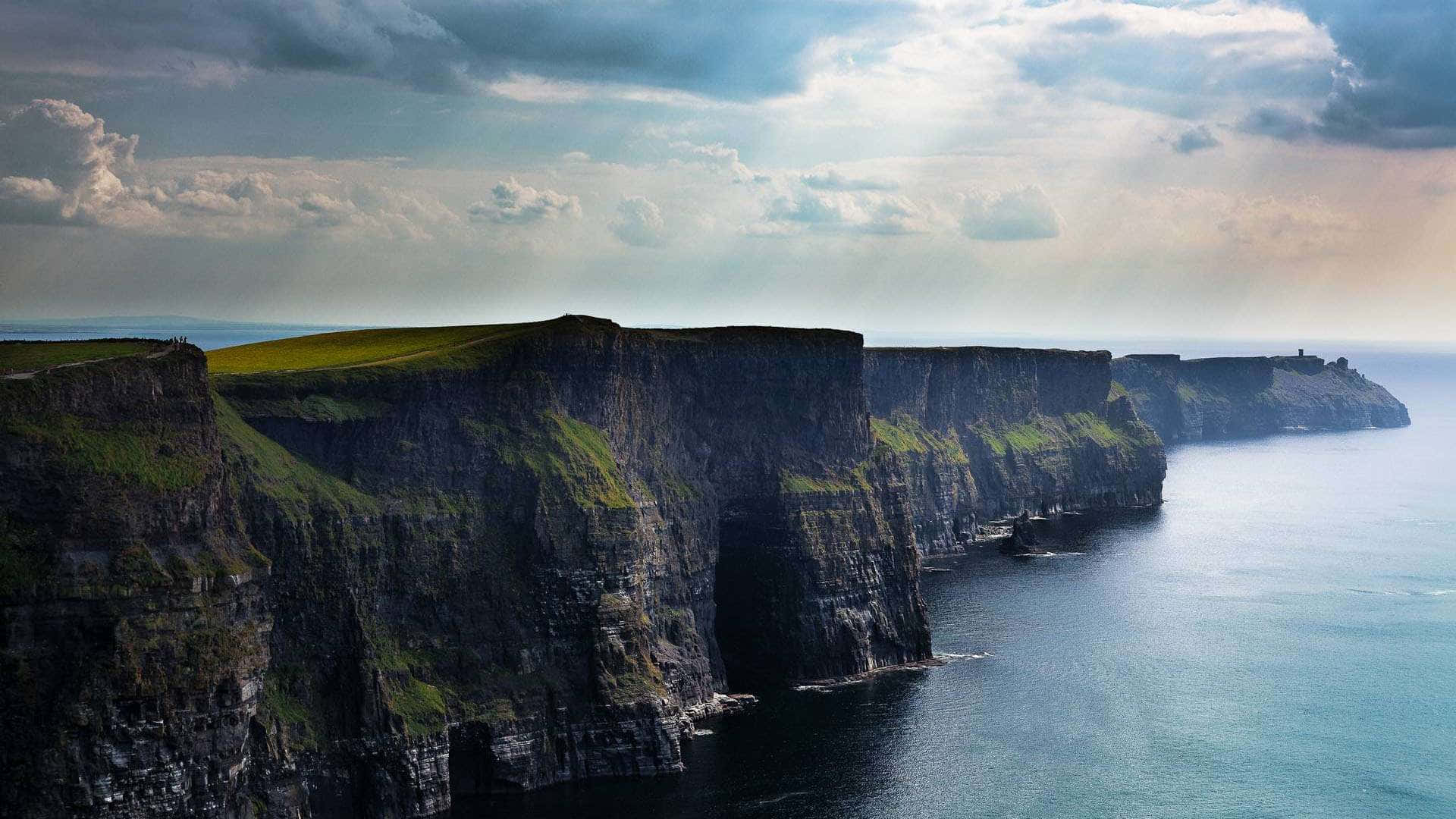 Picturesque Irish Mountain Scenery Background